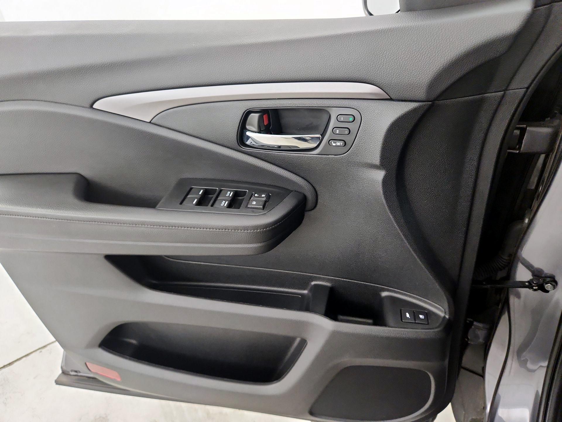 Thumbnail: 2020 Honda Passport - 10