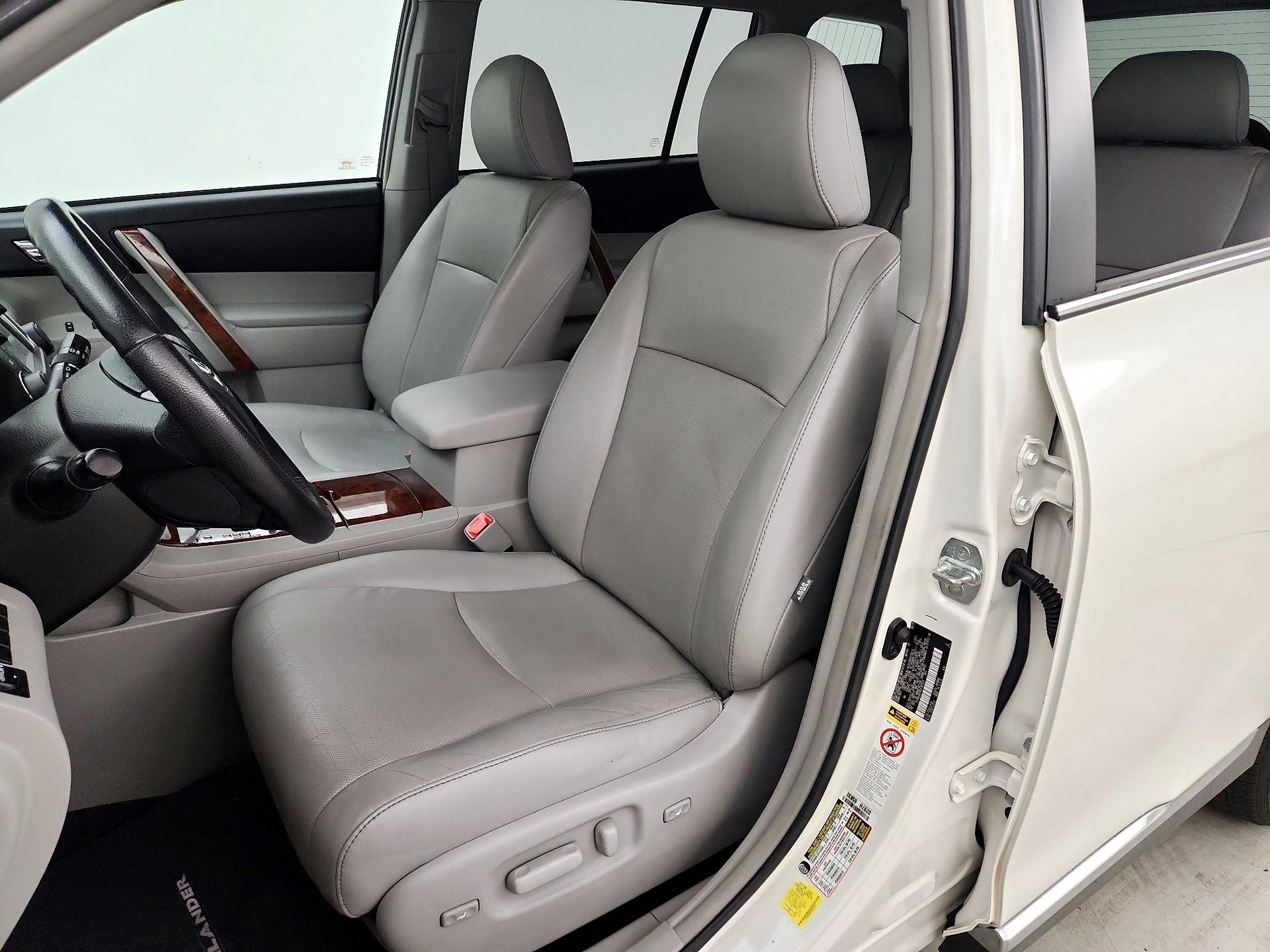 Thumbnail: 2013 Toyota Highlander - 11