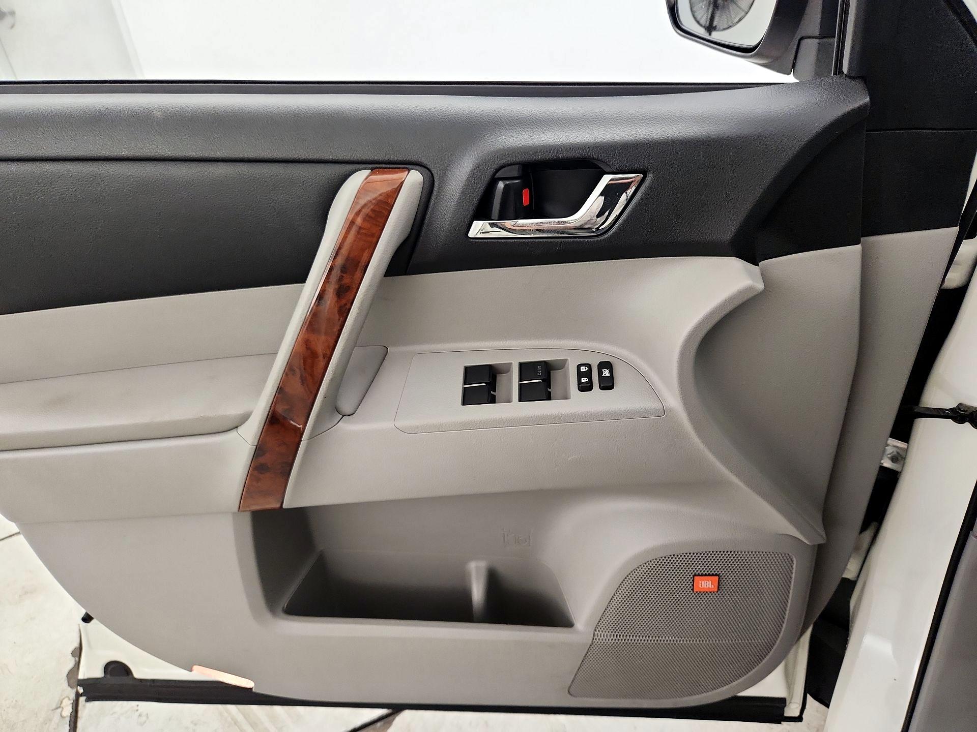 Thumbnail: 2013 Toyota Highlander - 12