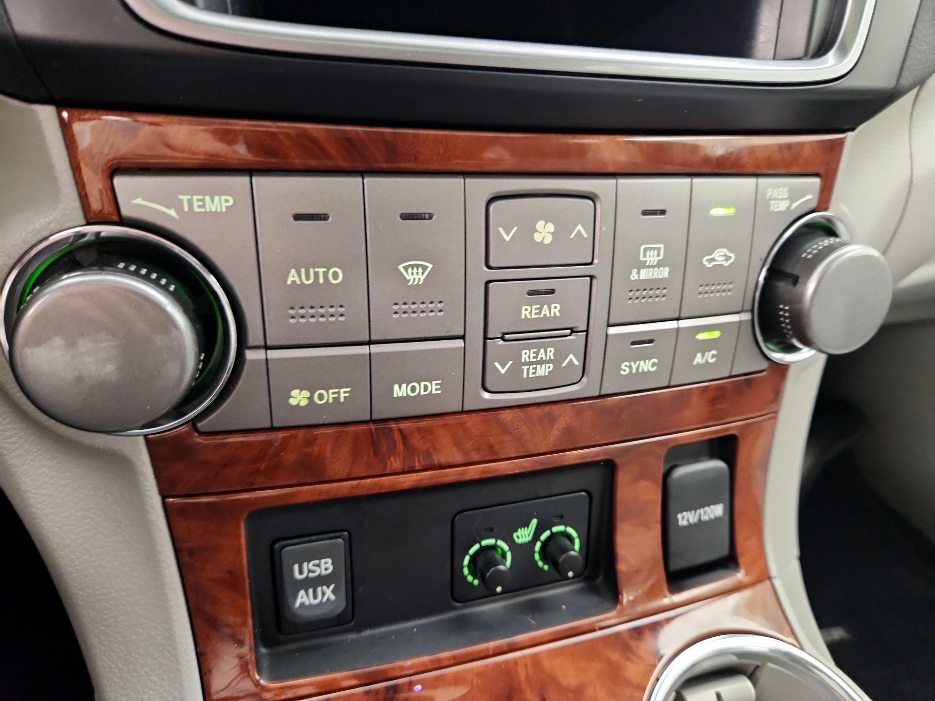 Thumbnail: 2013 Toyota Highlander - 16