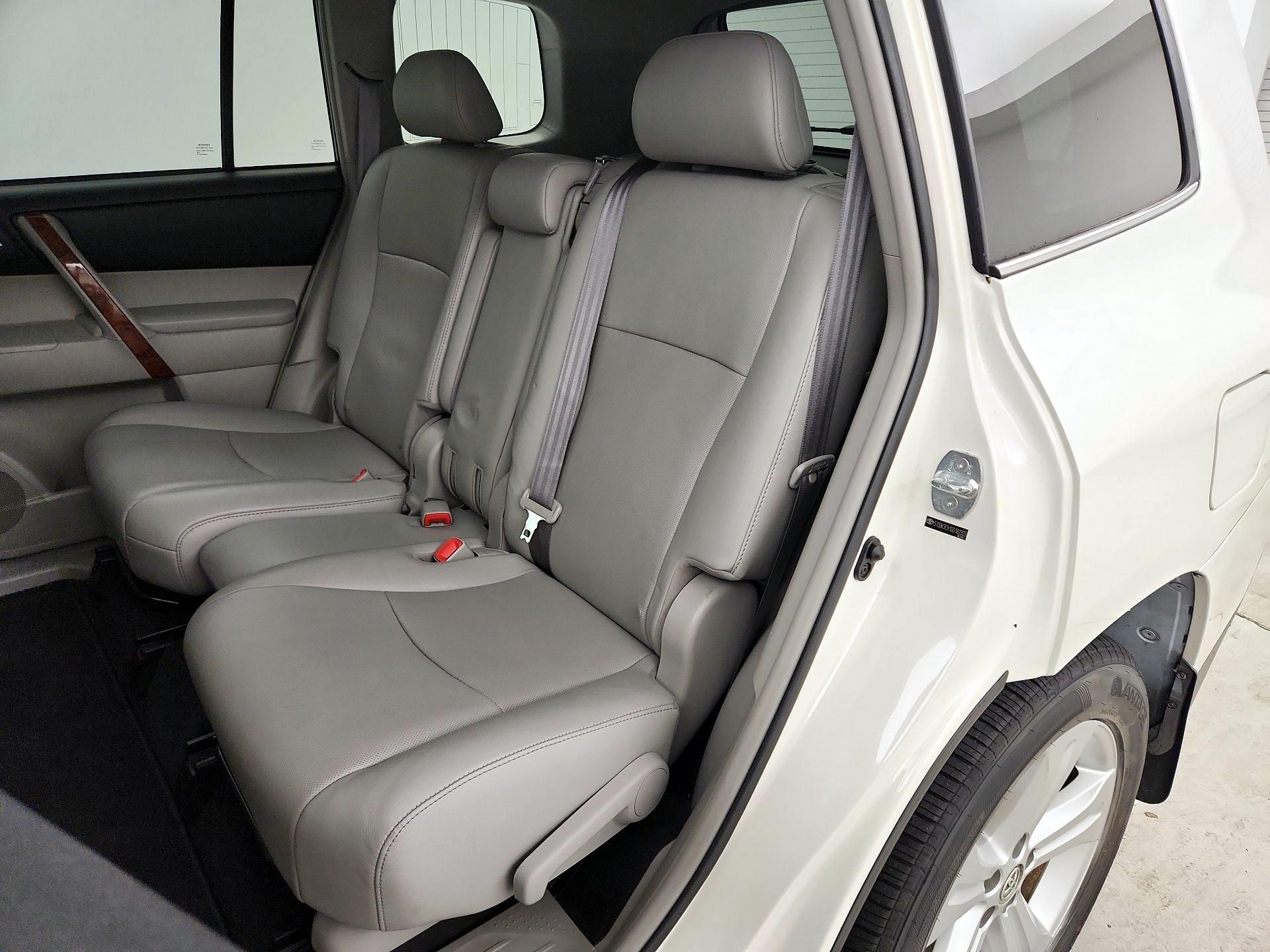 Thumbnail: 2013 Toyota Highlander - 20