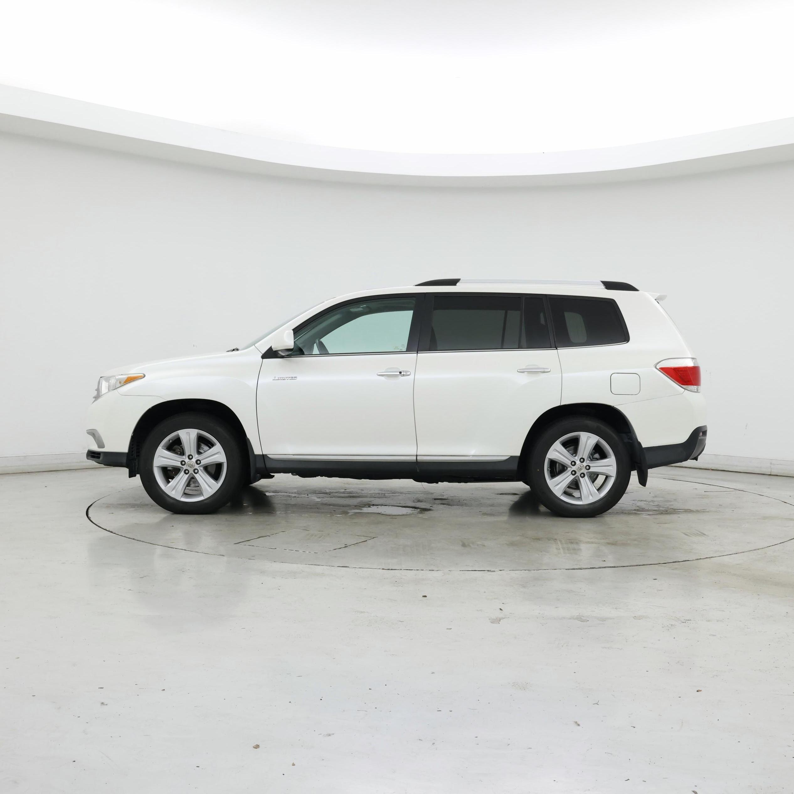 Thumbnail: 2013 Toyota Highlander - 3