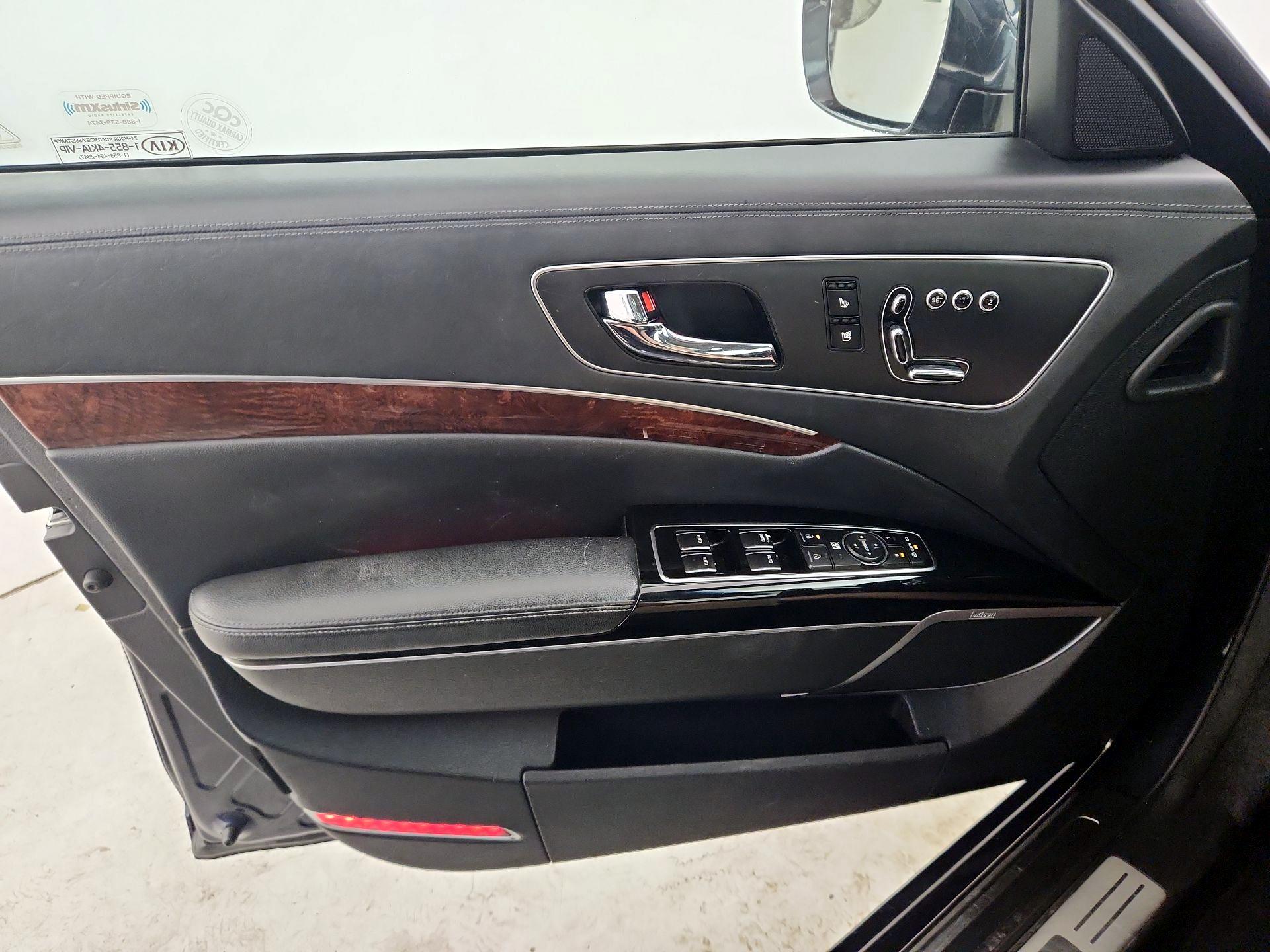 Thumbnail: 2015 Kia K900 - 12