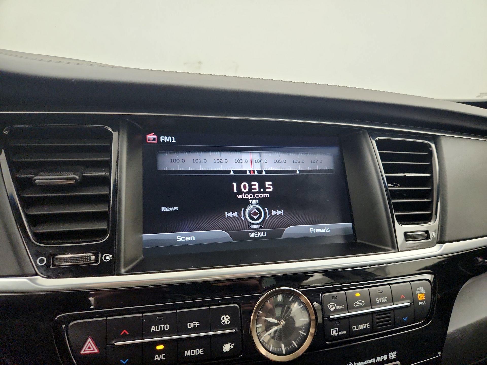 Thumbnail: 2015 Kia K900 - 15