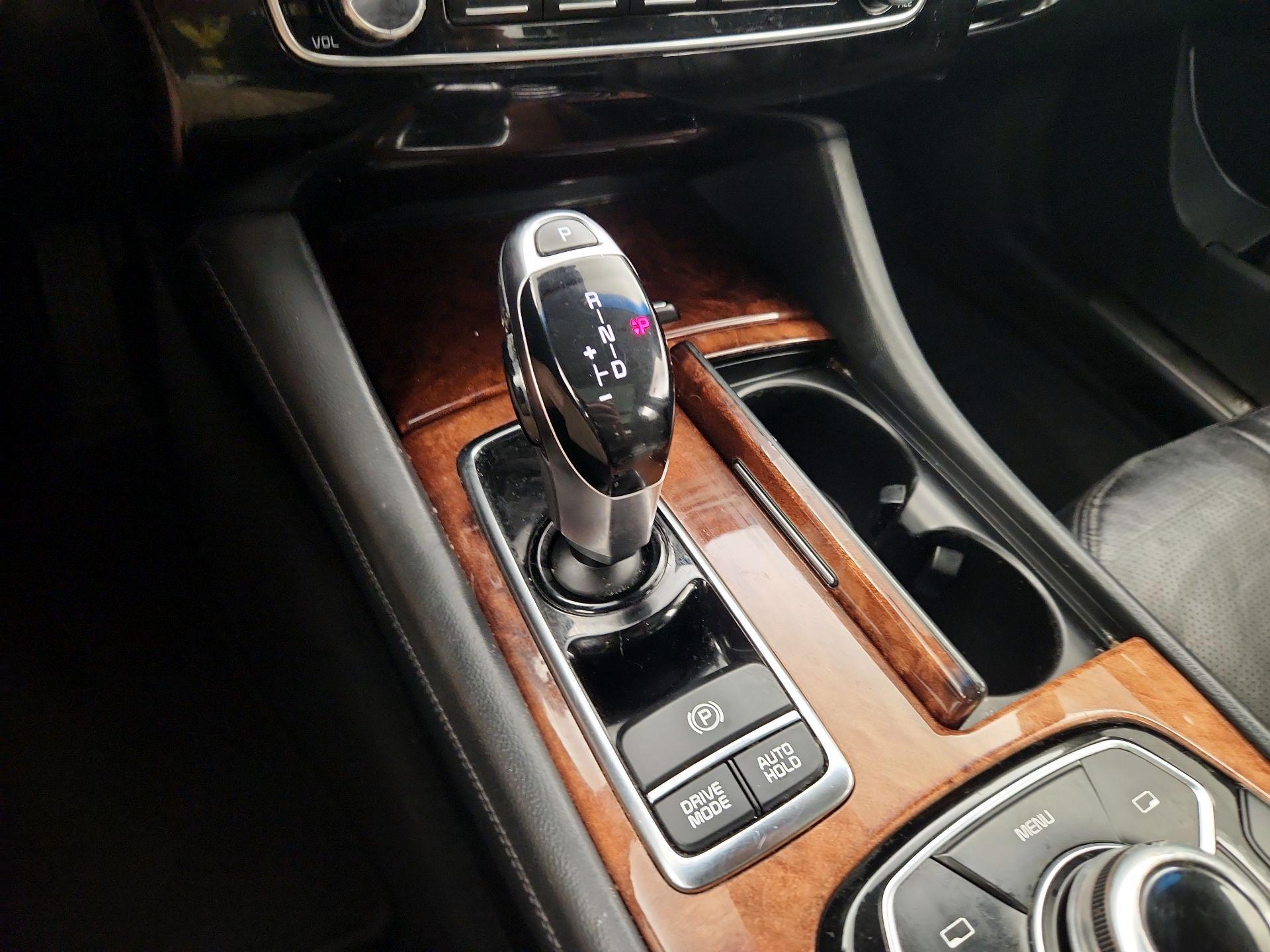 Thumbnail: 2015 Kia K900 - 17