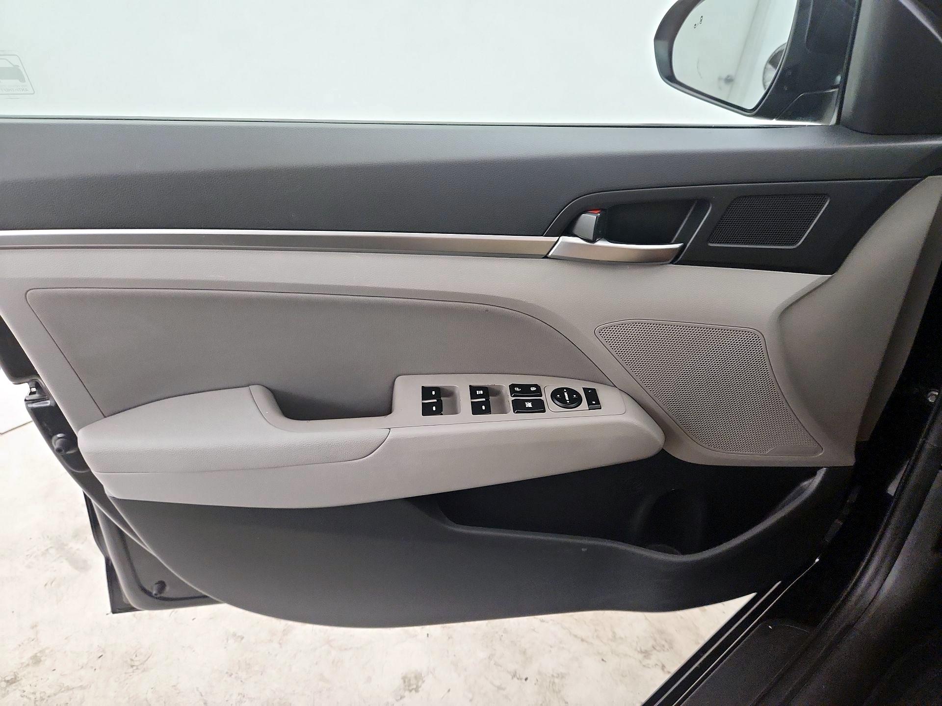 Thumbnail: 2020 Hyundai Elantra - 12