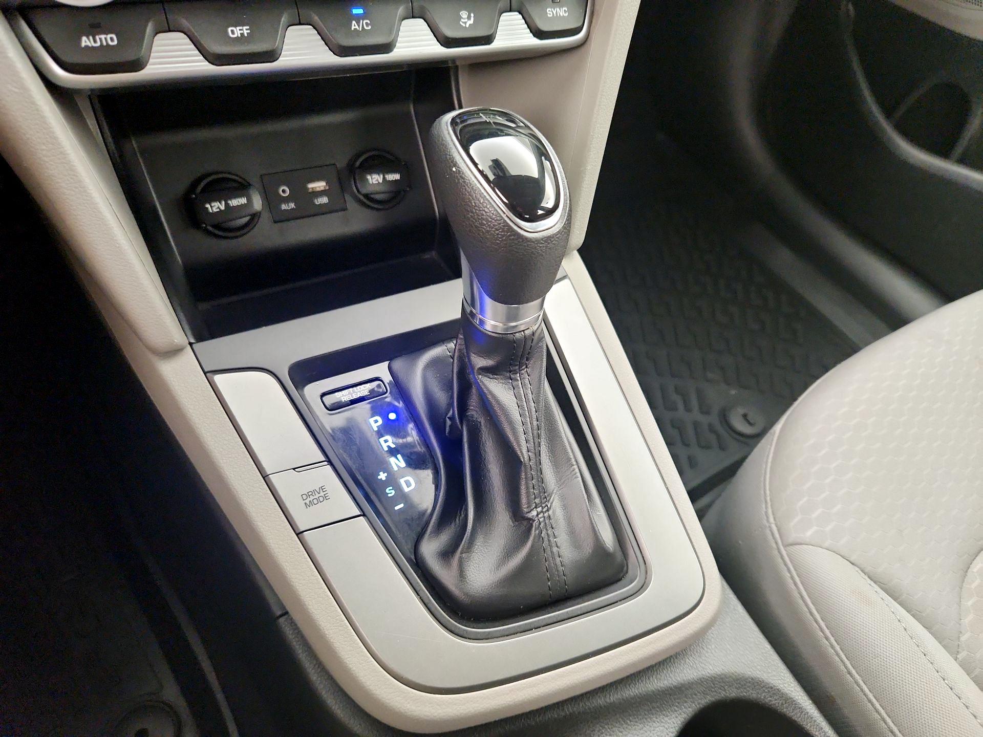 Thumbnail: 2020 Hyundai Elantra - 17