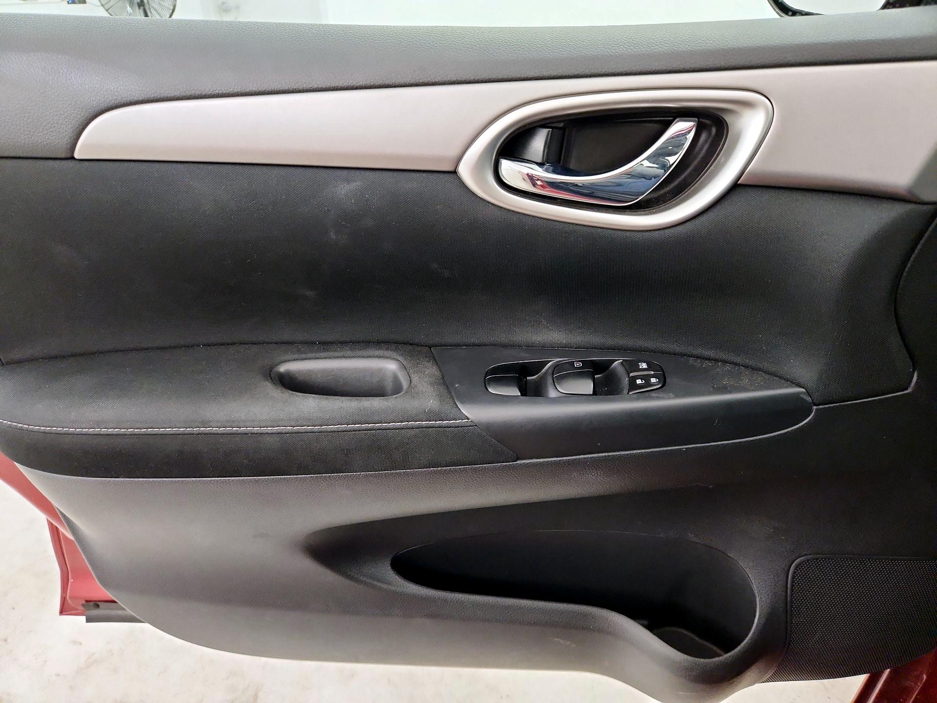 Thumbnail: 2015 Nissan Sentra - 12