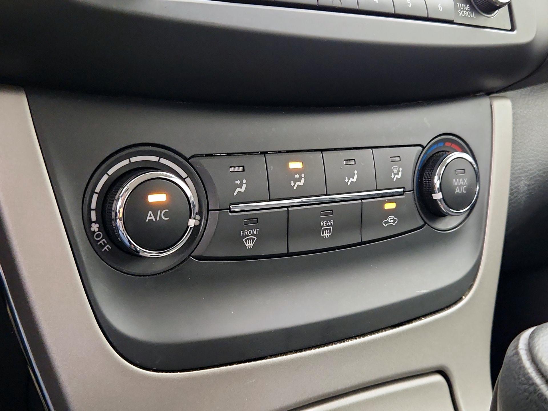 Thumbnail: 2015 Nissan Sentra - 16