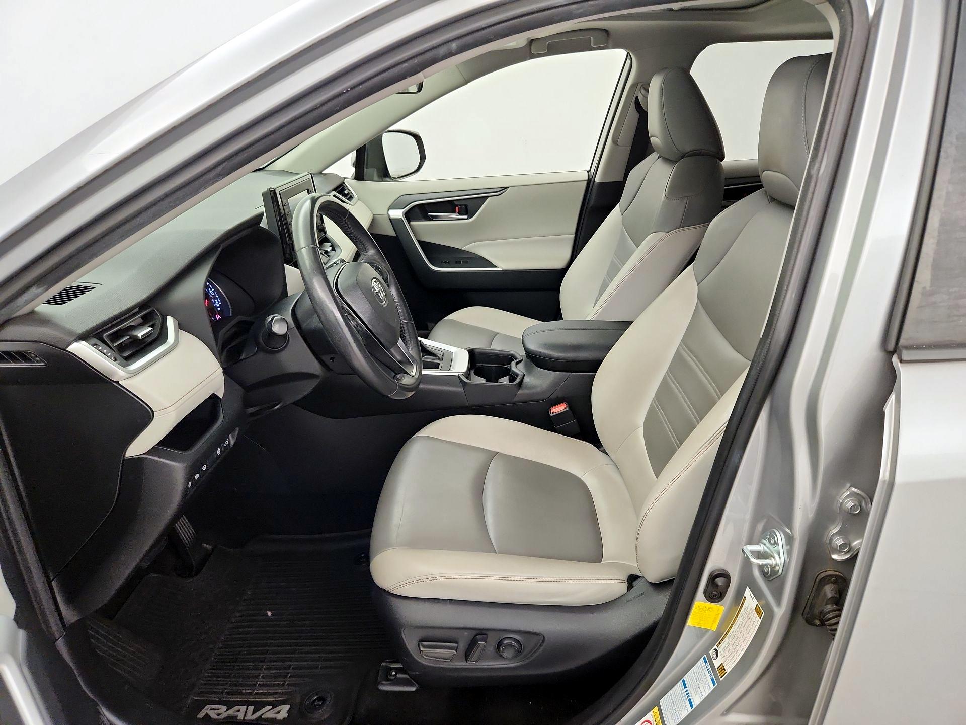 Thumbnail: 2019 Toyota RAV4 - 11