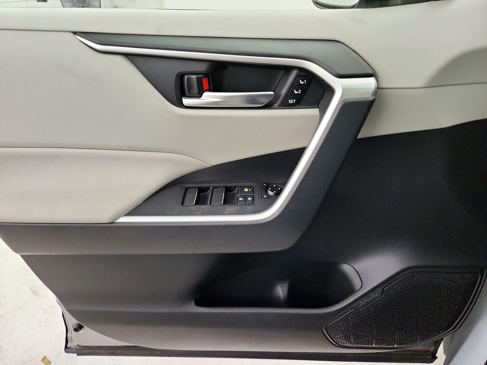 Thumbnail: 2019 Toyota RAV4 - 12
