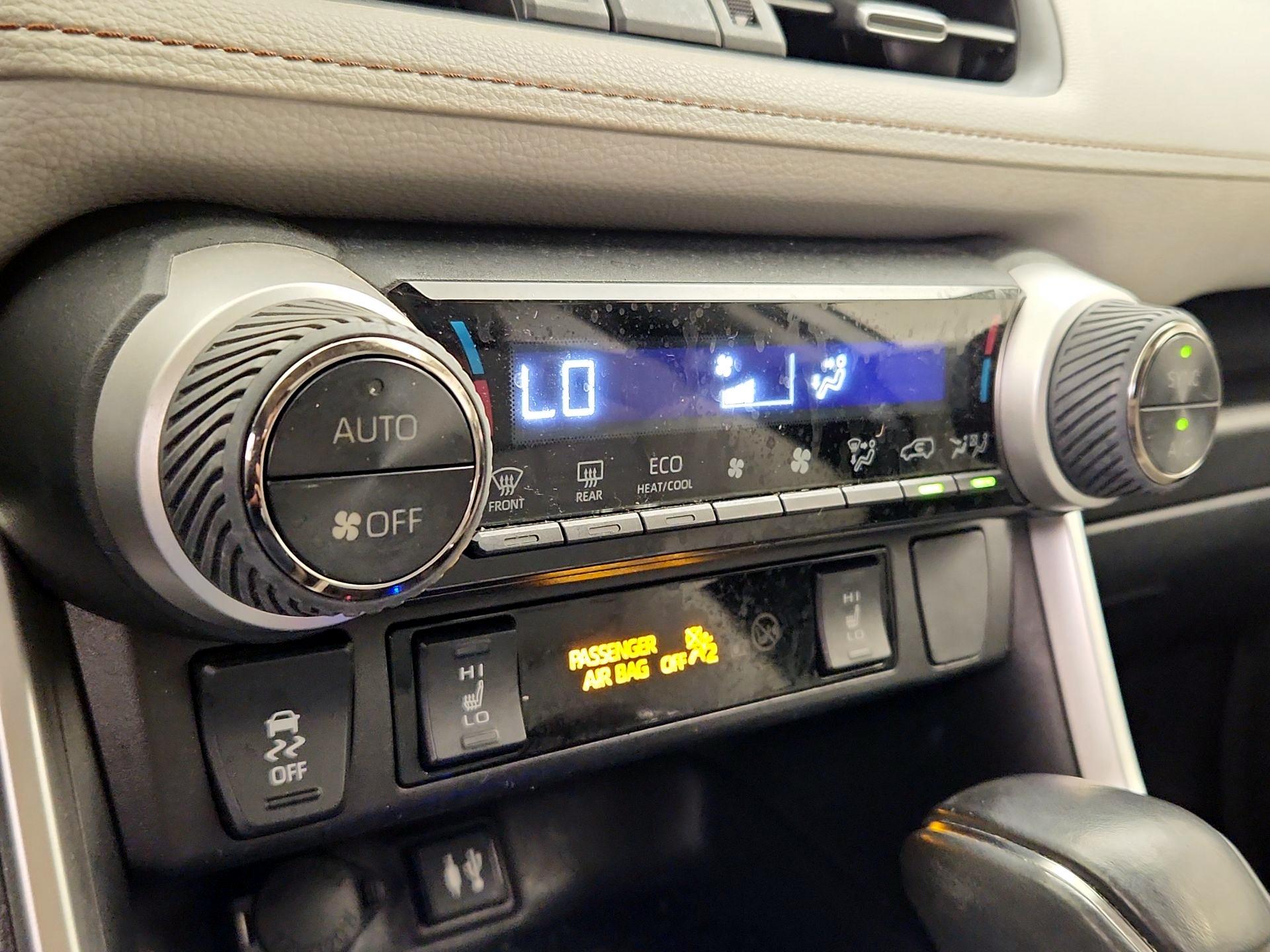 Thumbnail: 2019 Toyota RAV4 - 16