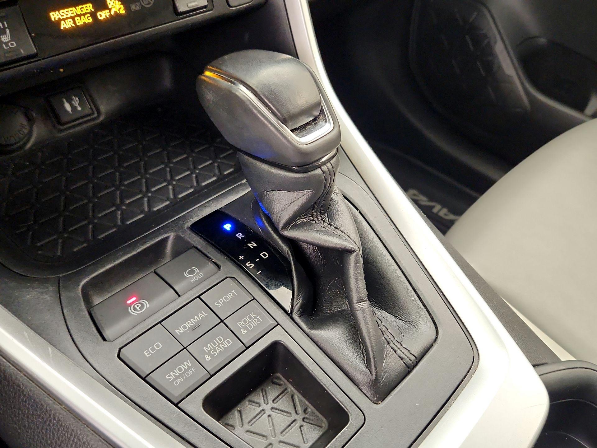 Thumbnail: 2019 Toyota RAV4 - 17