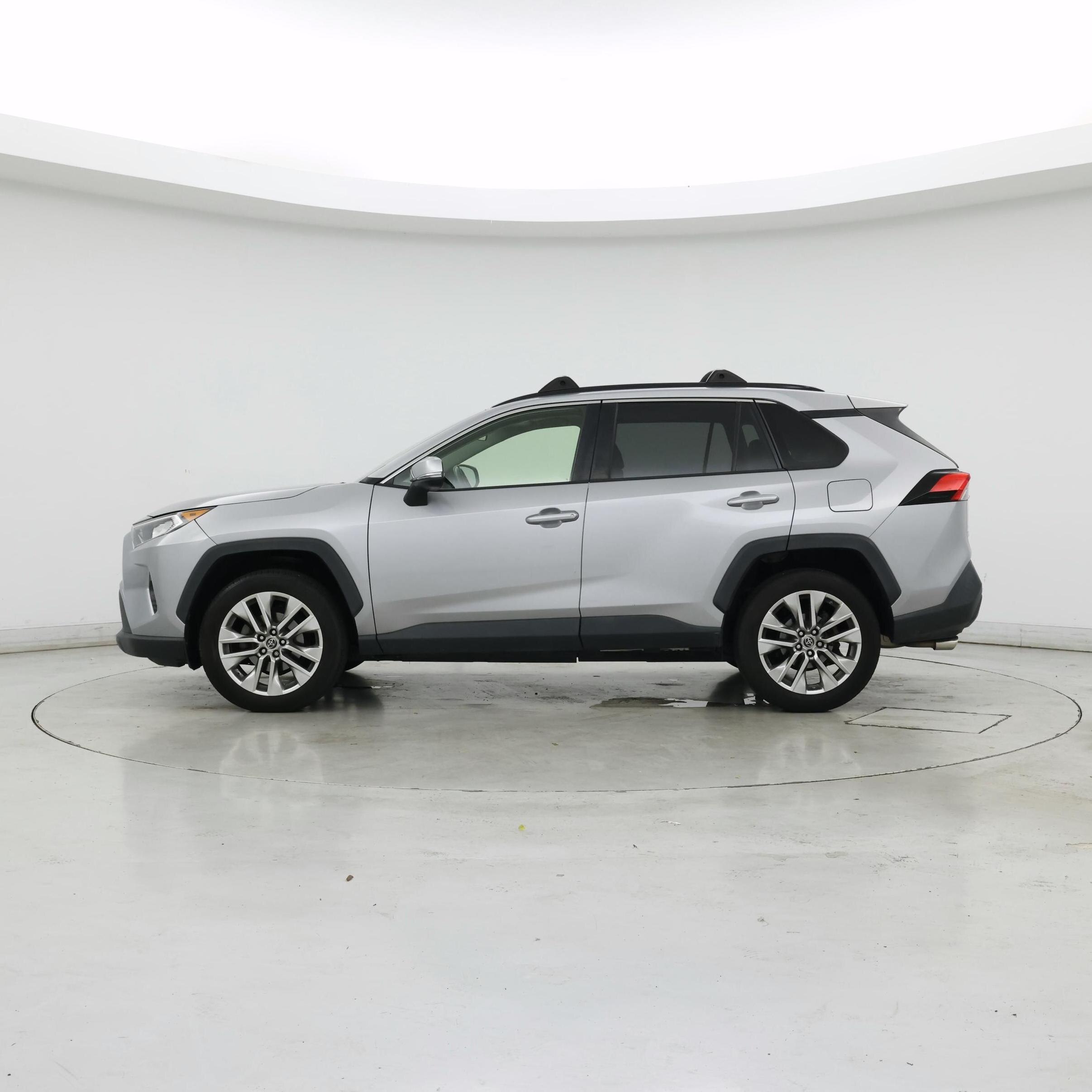 Thumbnail: 2019 Toyota RAV4 - 3