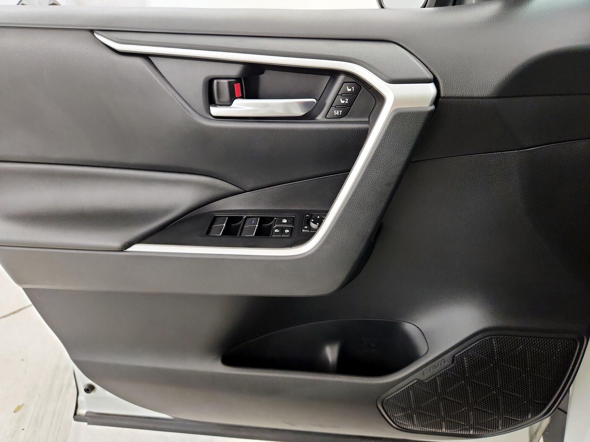 Thumbnail: 2019 Toyota RAV4 - 12