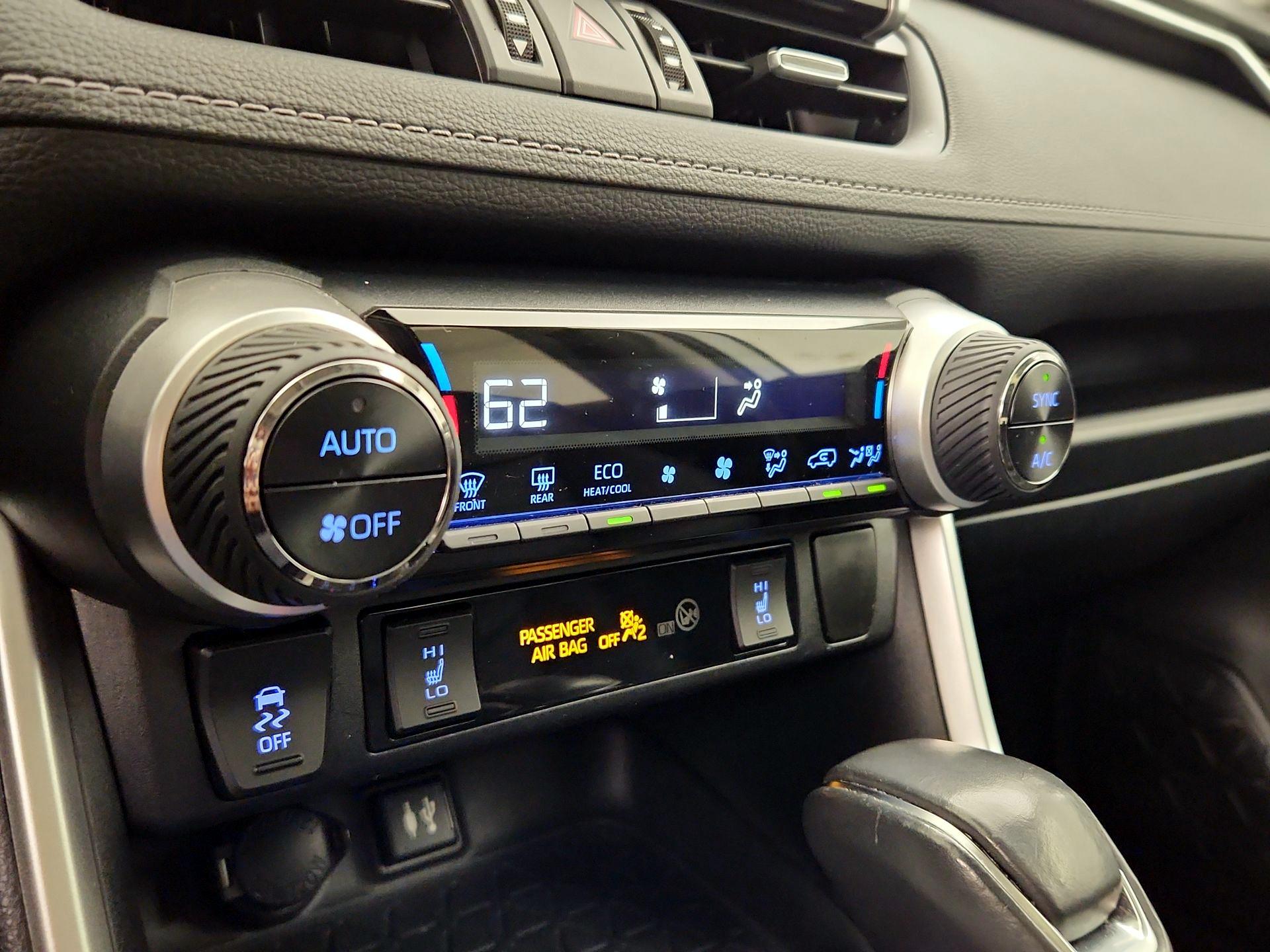 Thumbnail: 2019 Toyota RAV4 - 16