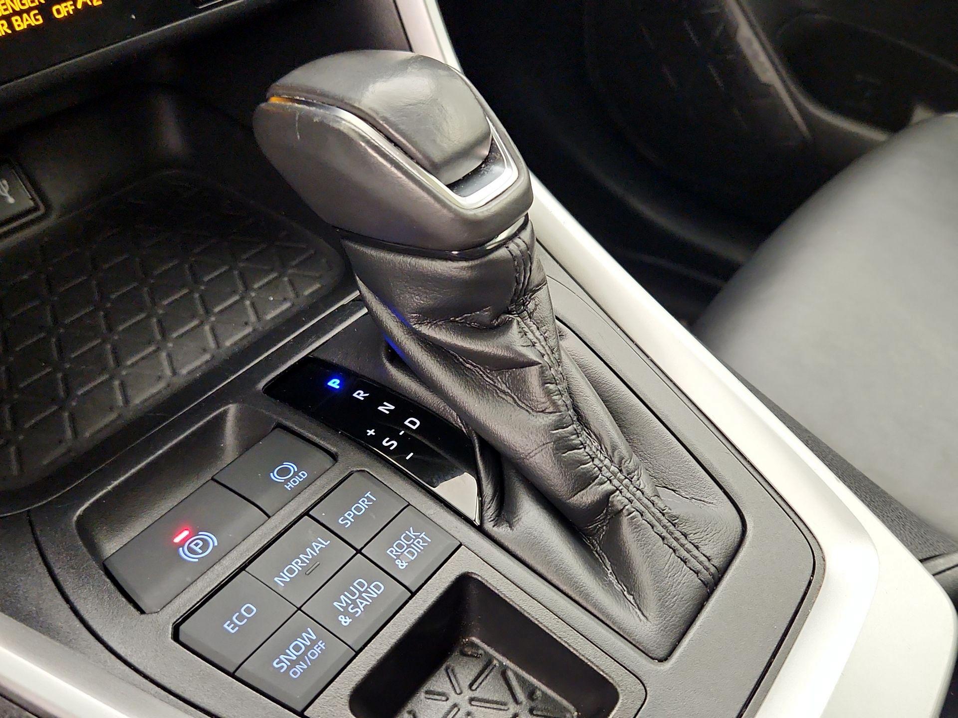 Thumbnail: 2019 Toyota RAV4 - 17