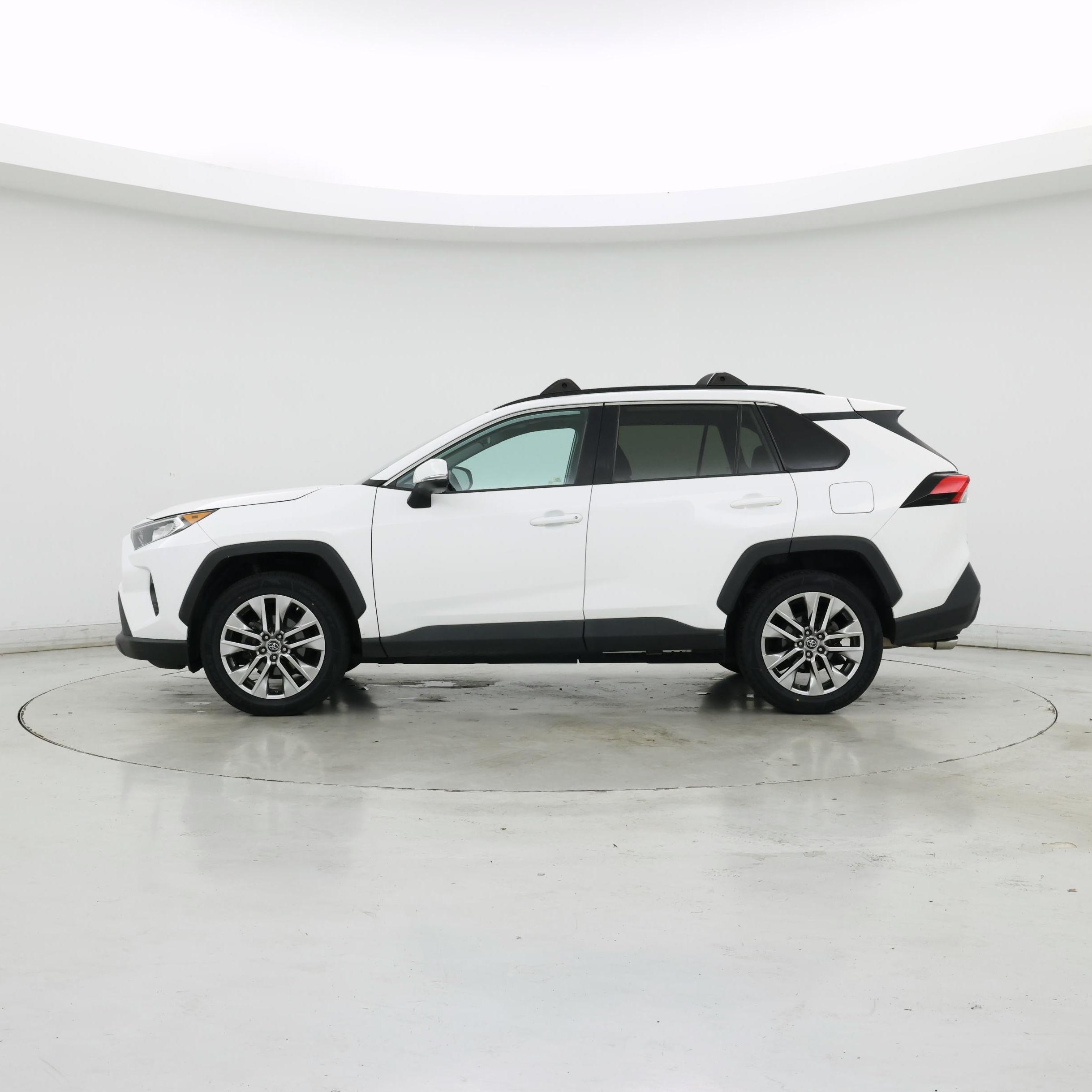 Thumbnail: 2019 Toyota RAV4 - 3