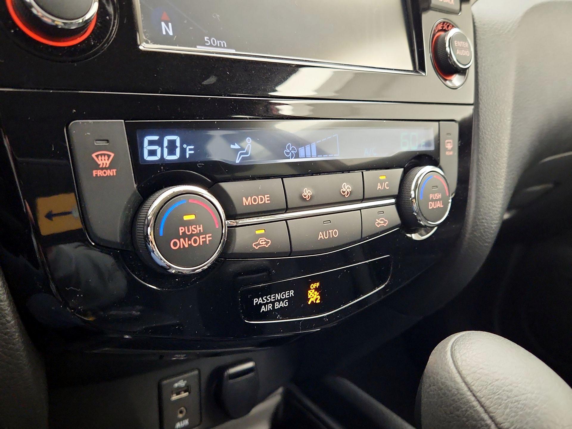 Thumbnail: 2015 Nissan Rogue - 17