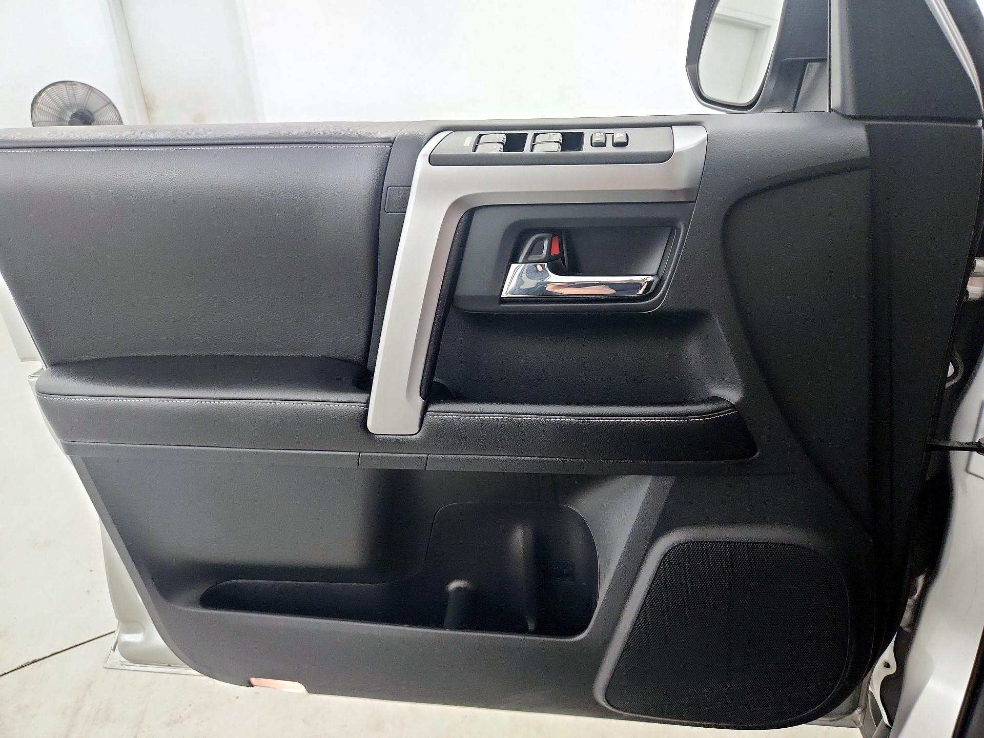 Thumbnail: 2016 Toyota 4Runner - 12