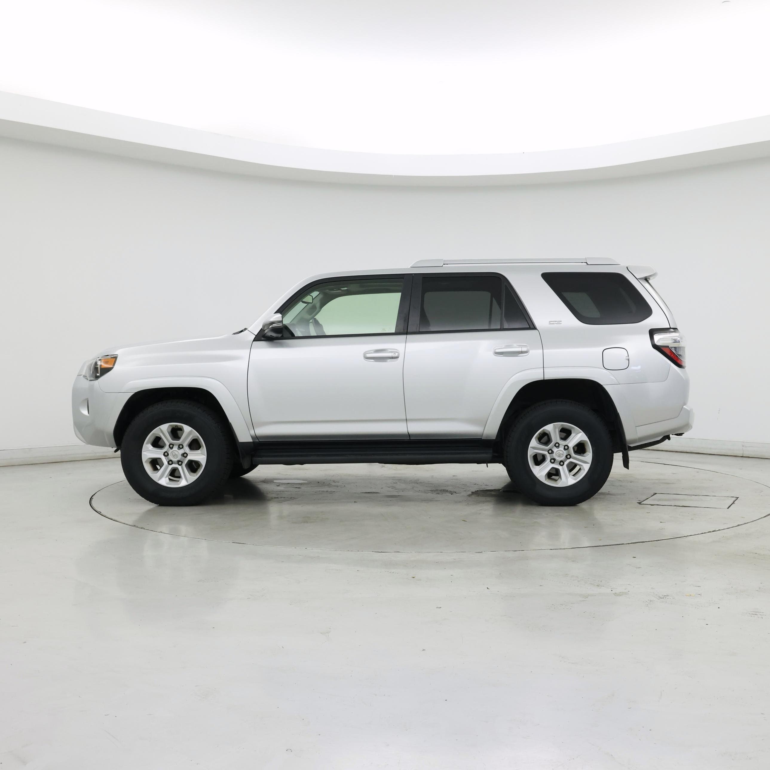 Thumbnail: 2016 Toyota 4Runner - 3