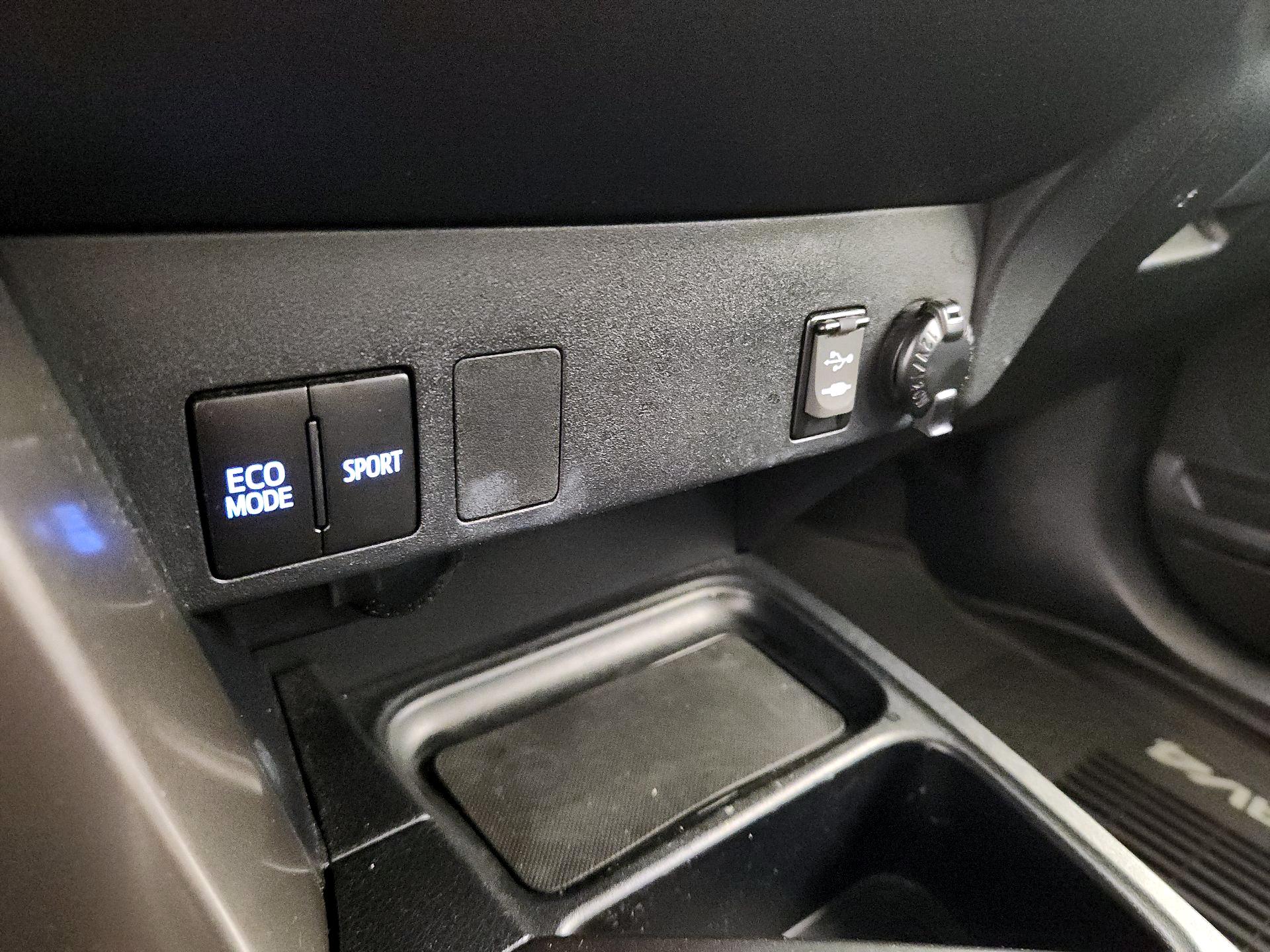 Thumbnail: 2018 Toyota RAV4 - 18