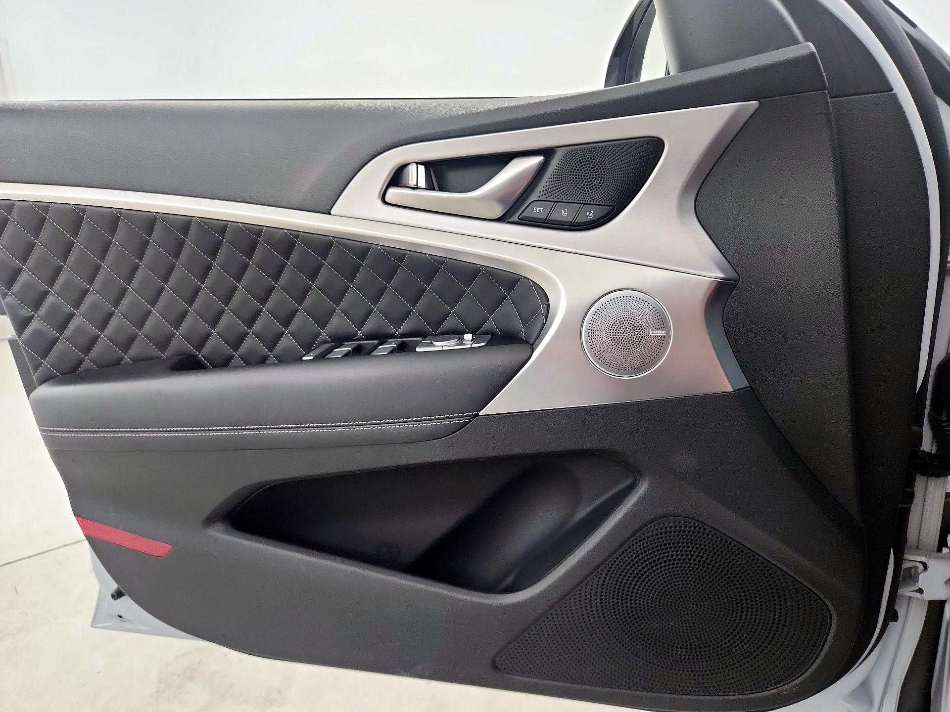 Thumbnail: 2019 Genesis G70 - 12