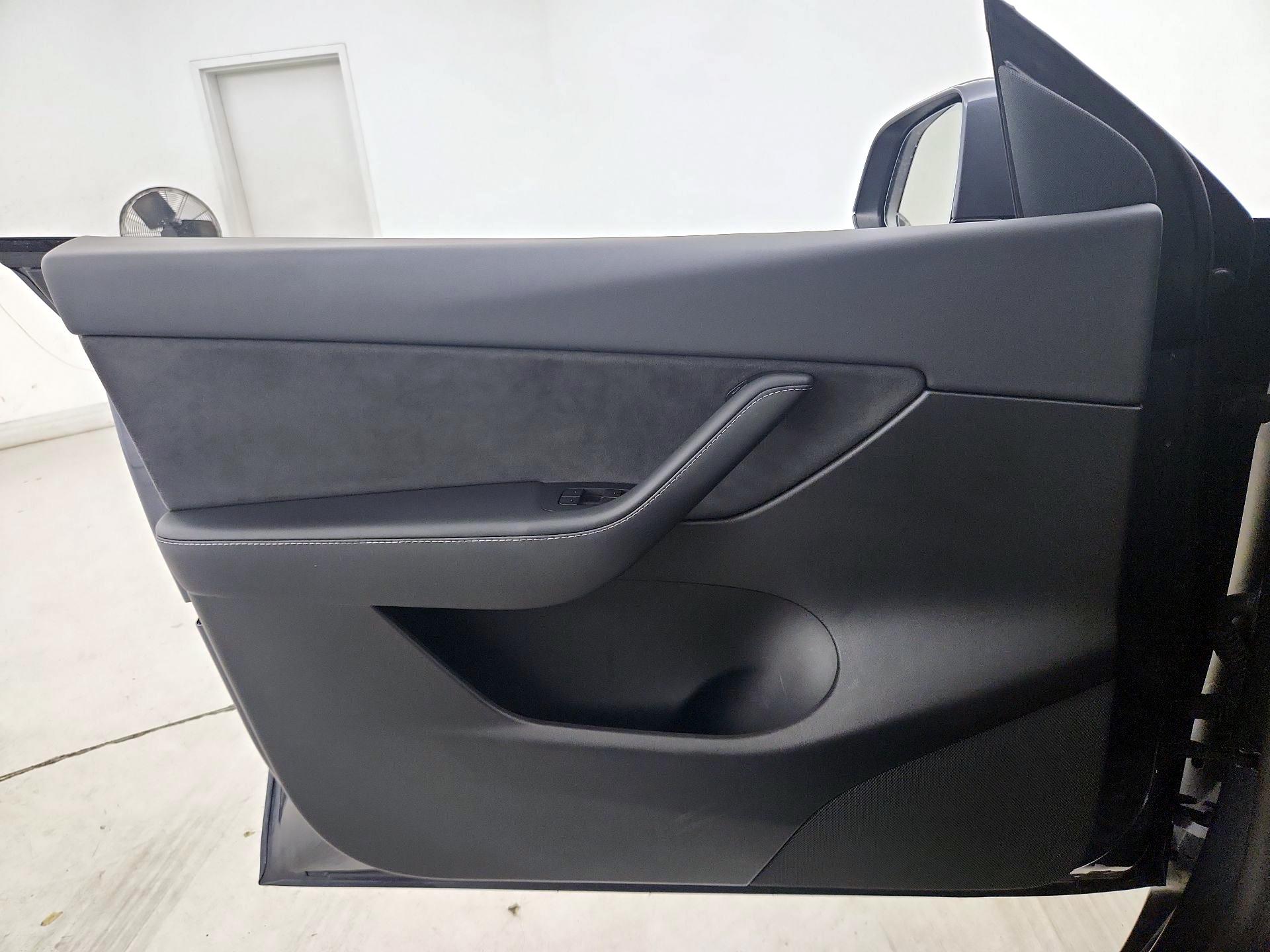 Thumbnail: 2022 Tesla Model Y - 12