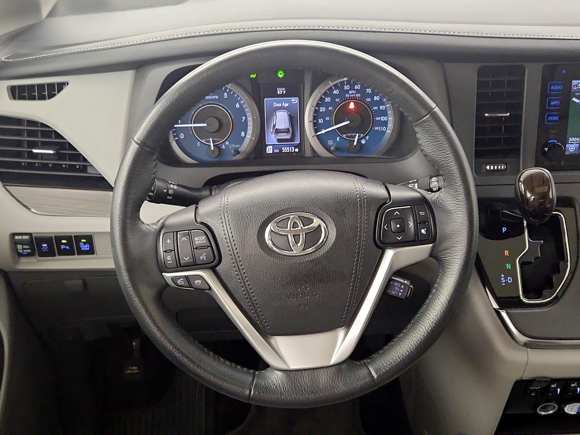 Thumbnail: 2017 Toyota Sienna - 10