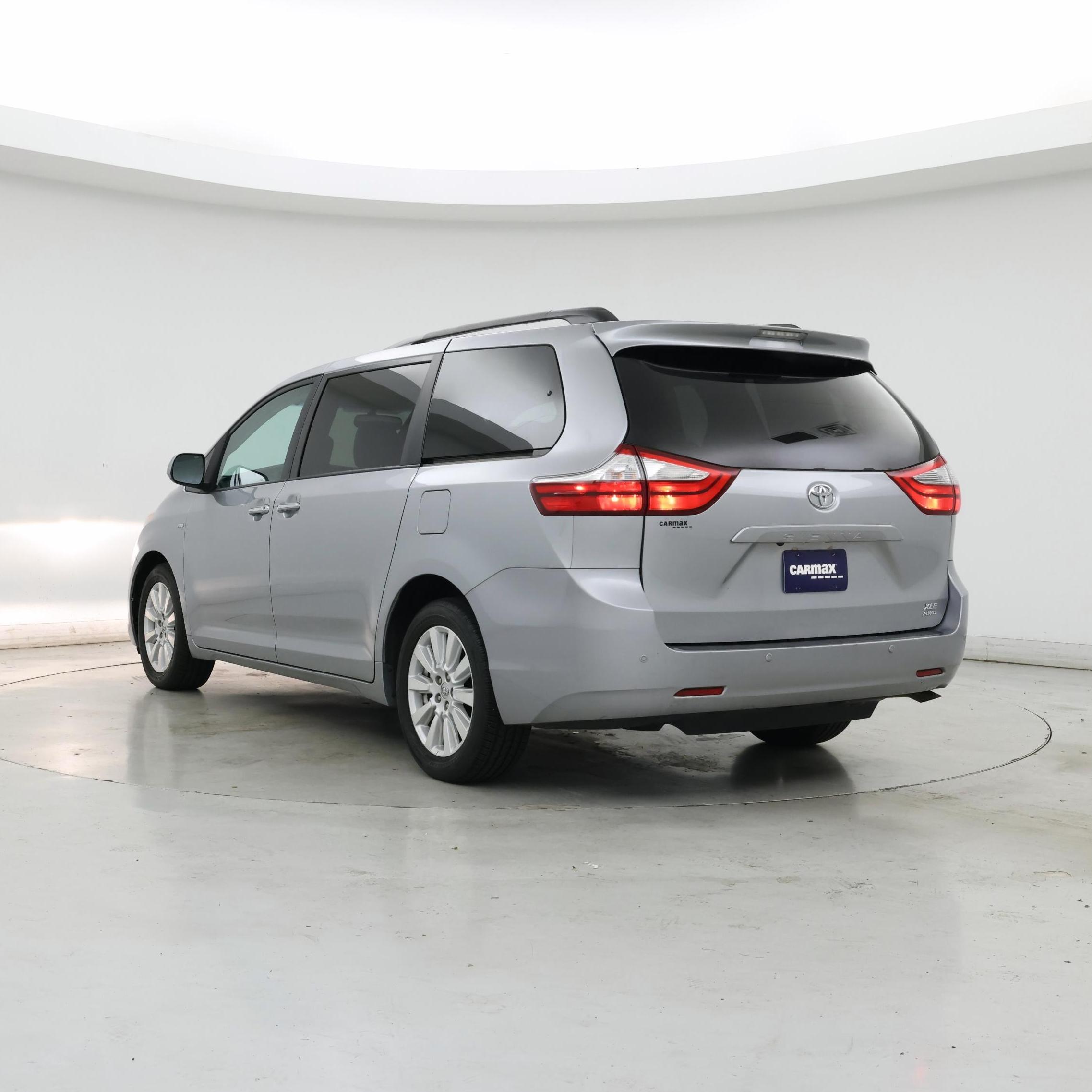 Thumbnail: 2017 Toyota Sienna - 2