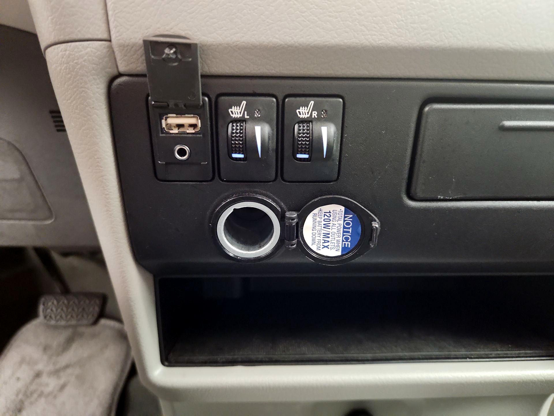 Thumbnail: 2017 Toyota Sienna - 19