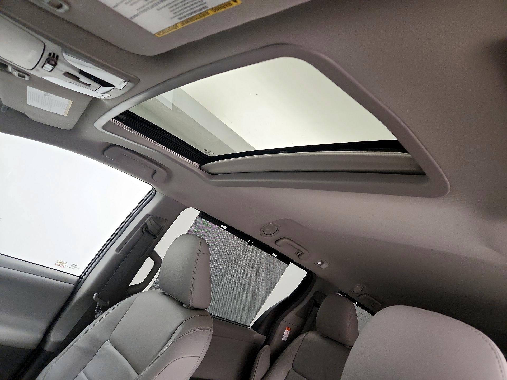 Thumbnail: 2017 Toyota Sienna - 20
