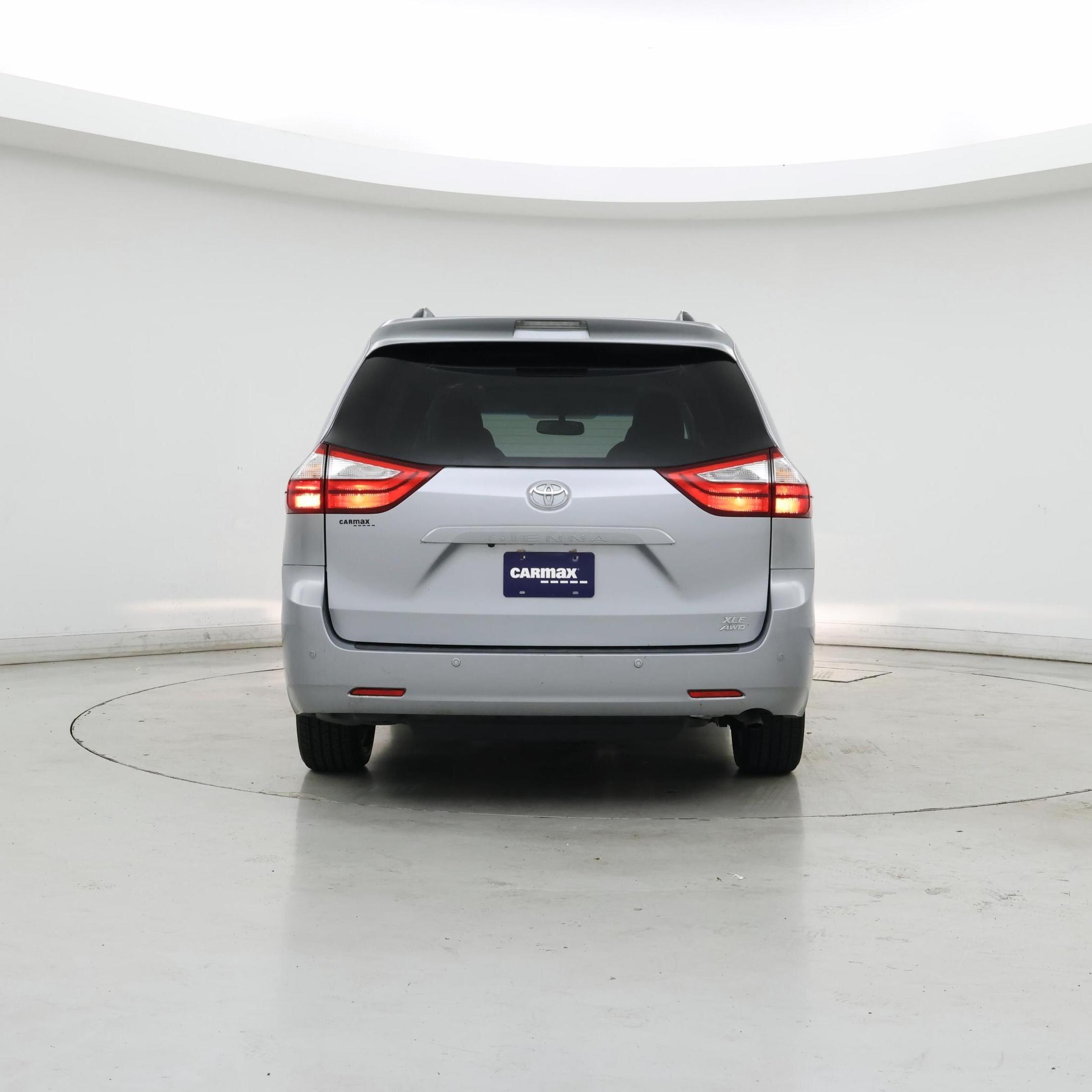 Thumbnail: 2017 Toyota Sienna - 6