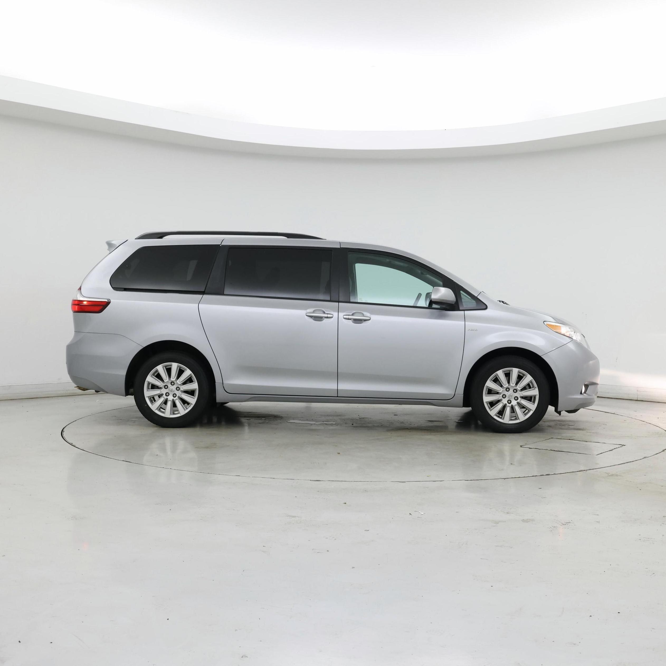 Thumbnail: 2017 Toyota Sienna - 7