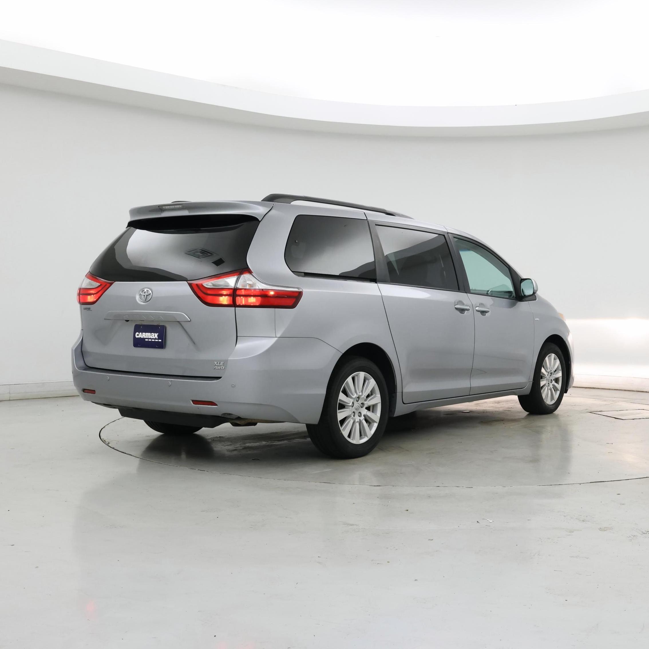 Thumbnail: 2017 Toyota Sienna - 8