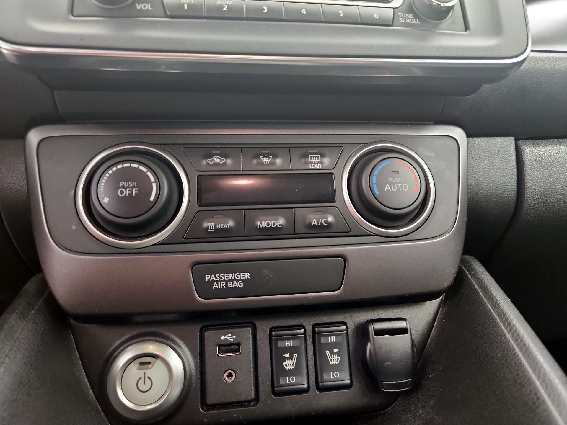 Thumbnail: 2019 Nissan Leaf - 16
