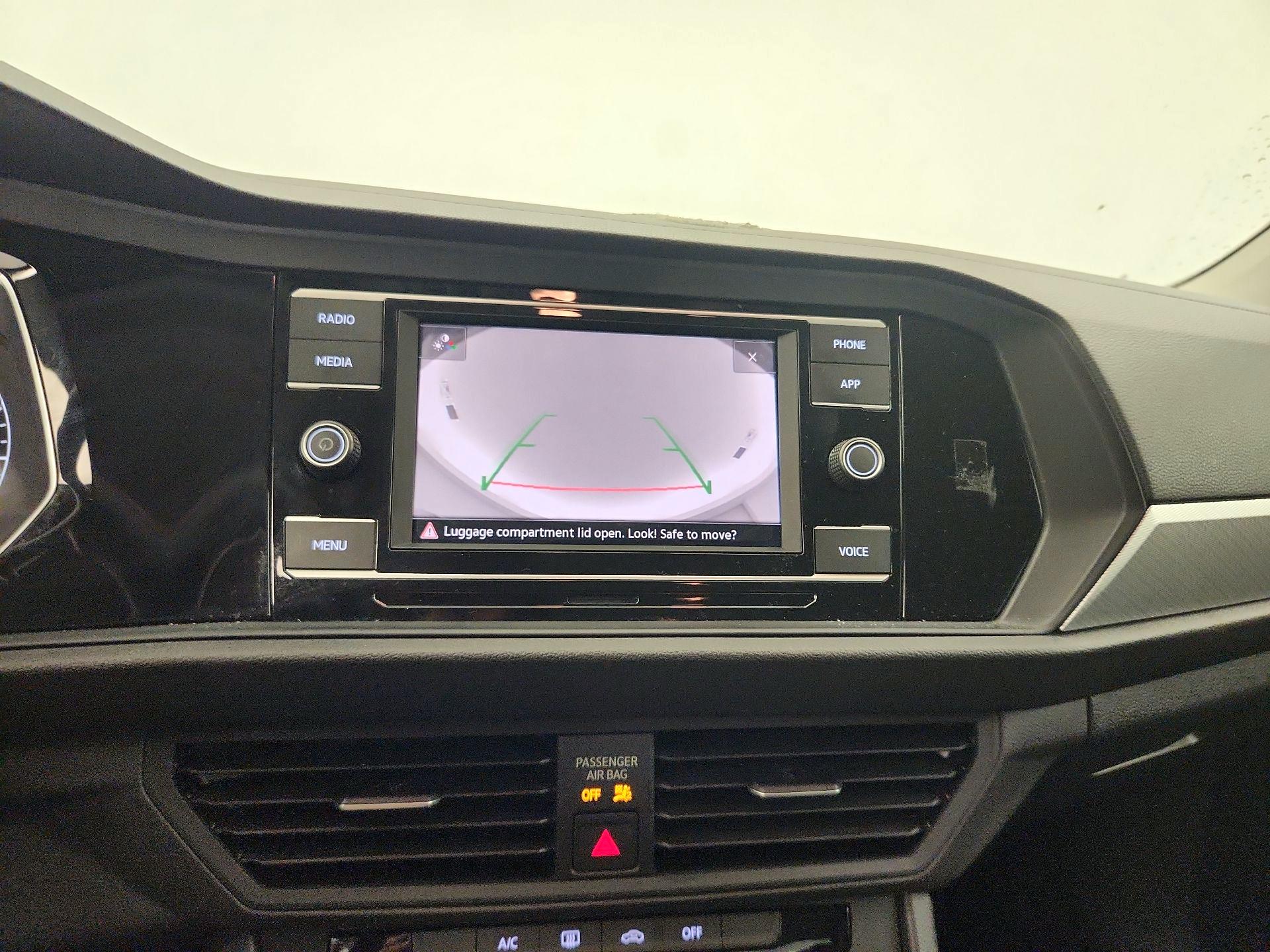 Thumbnail: 2021 Volkswagen Jetta - 14