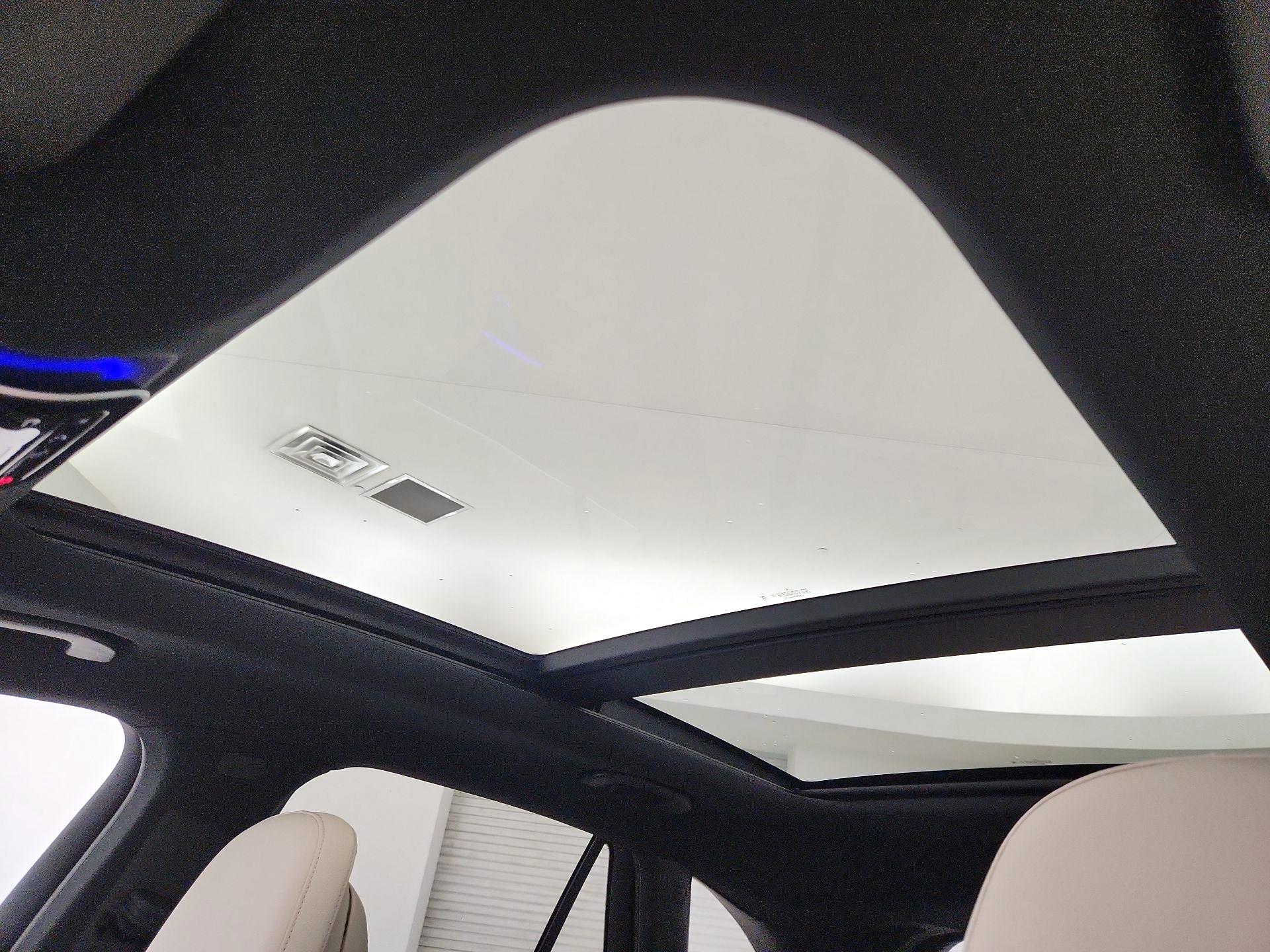 Thumbnail: 2023 Mercedes-Benz GLC - 20