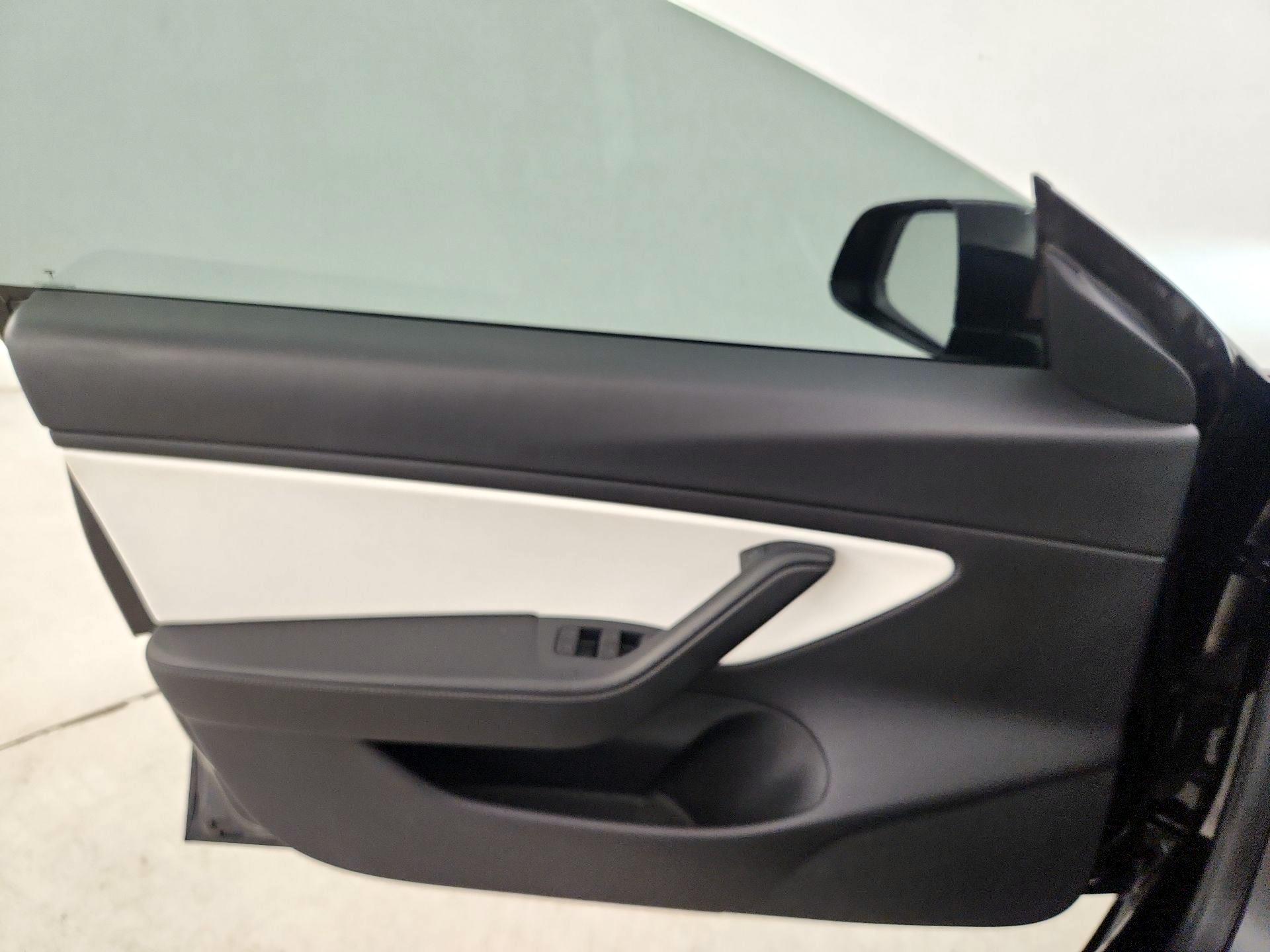 Thumbnail: 2021 Tesla Model 3 - 12