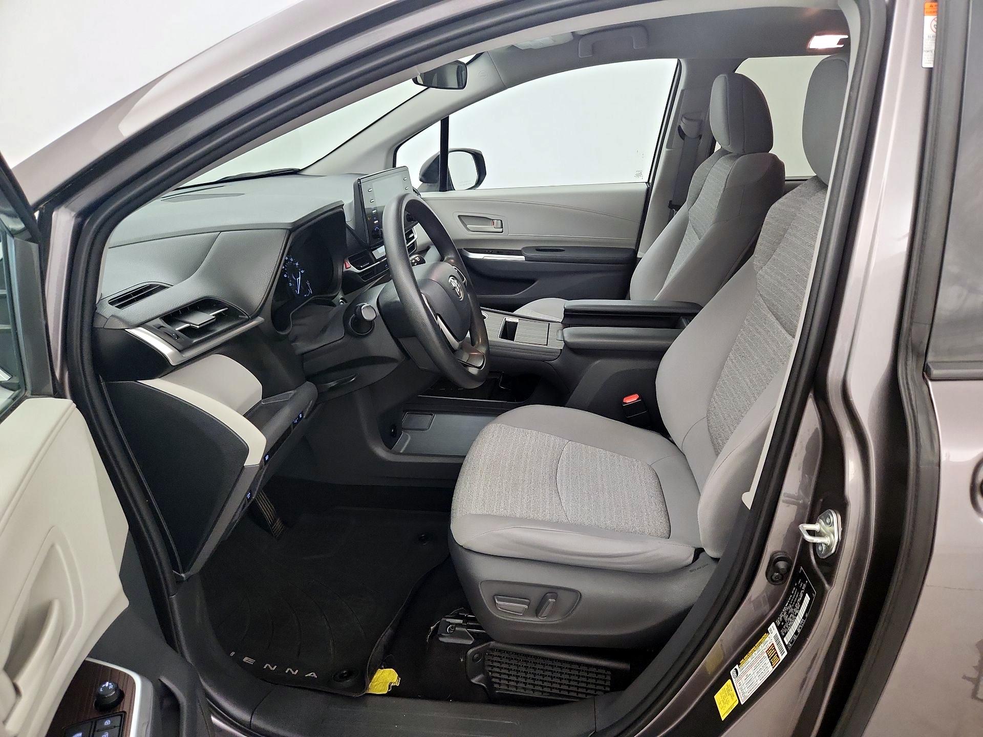Thumbnail: 2021 Toyota Sienna - 11