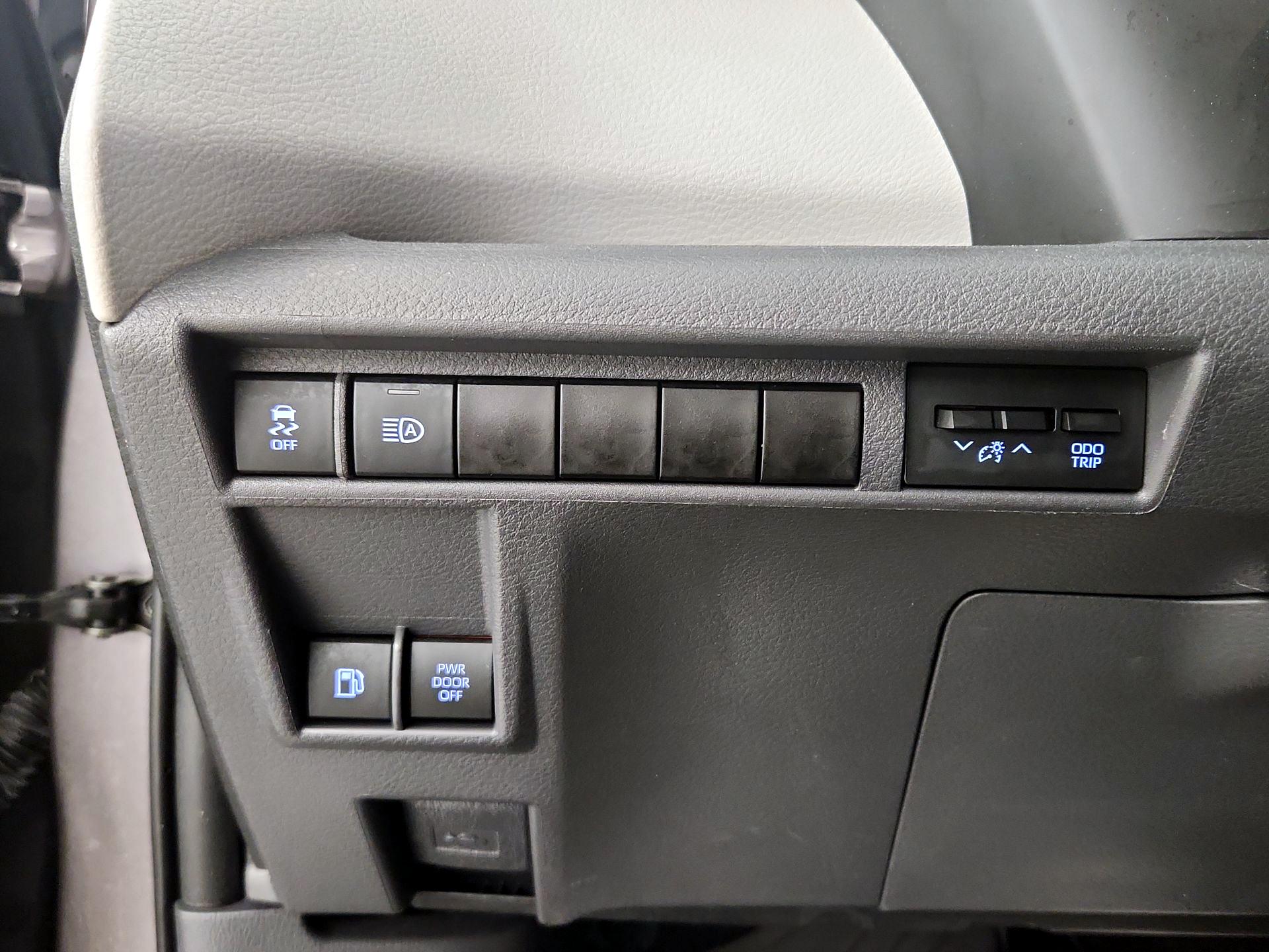 Thumbnail: 2021 Toyota Sienna - 13