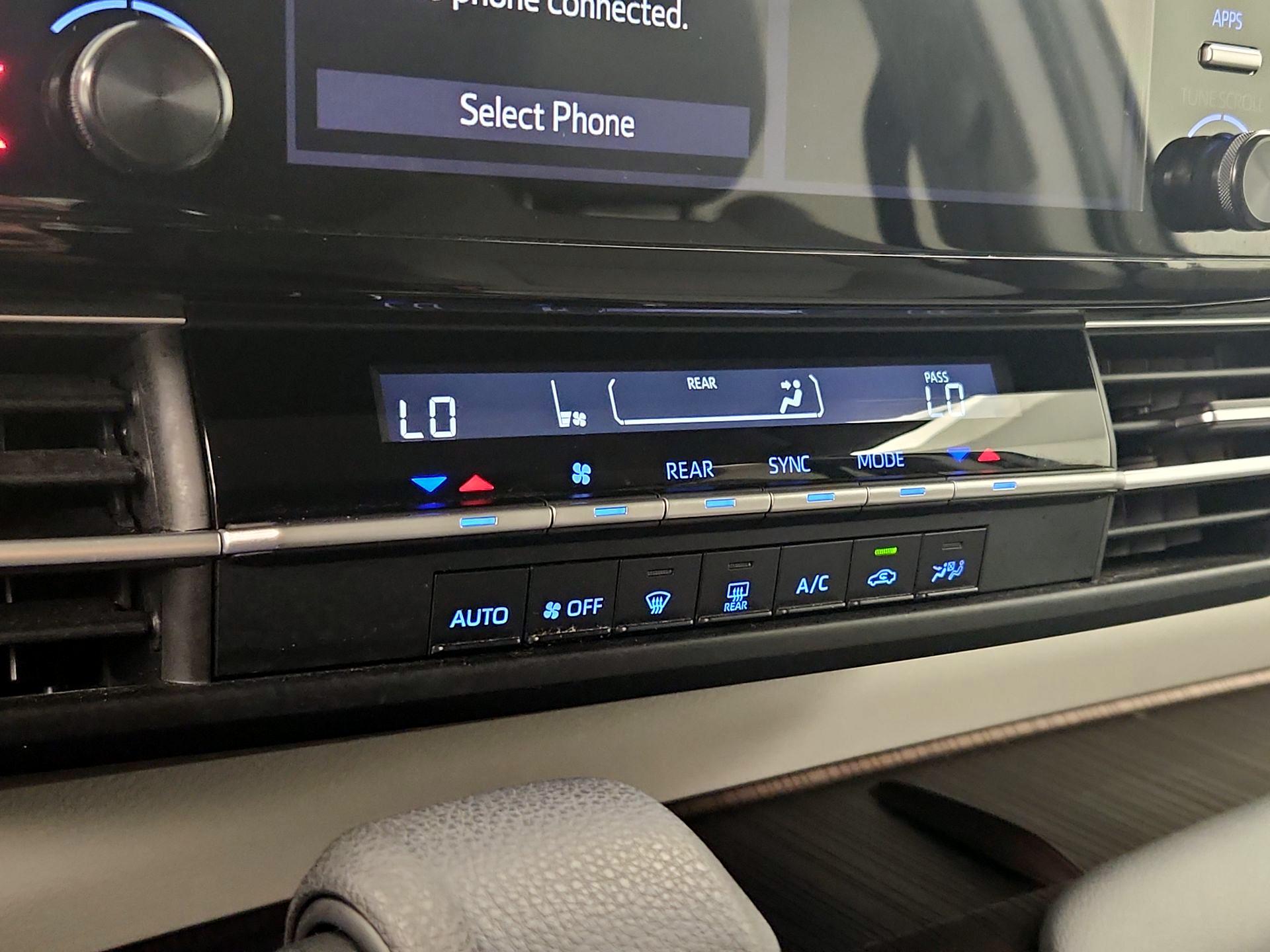 Thumbnail: 2021 Toyota Sienna - 16