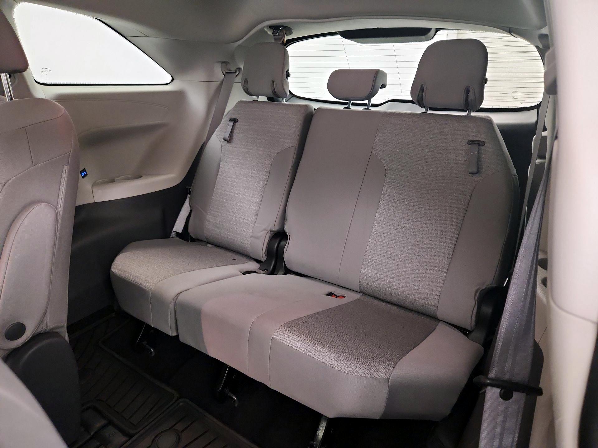 Thumbnail: 2021 Toyota Sienna - 20