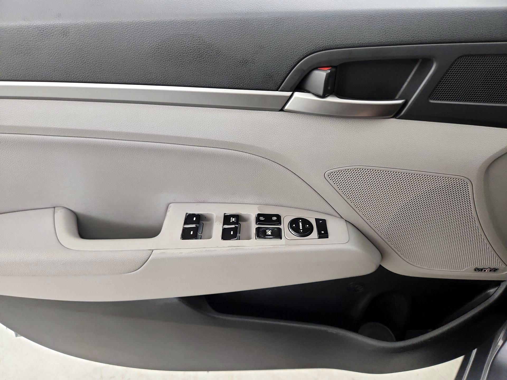 Thumbnail: 2017 Hyundai Elantra - 12