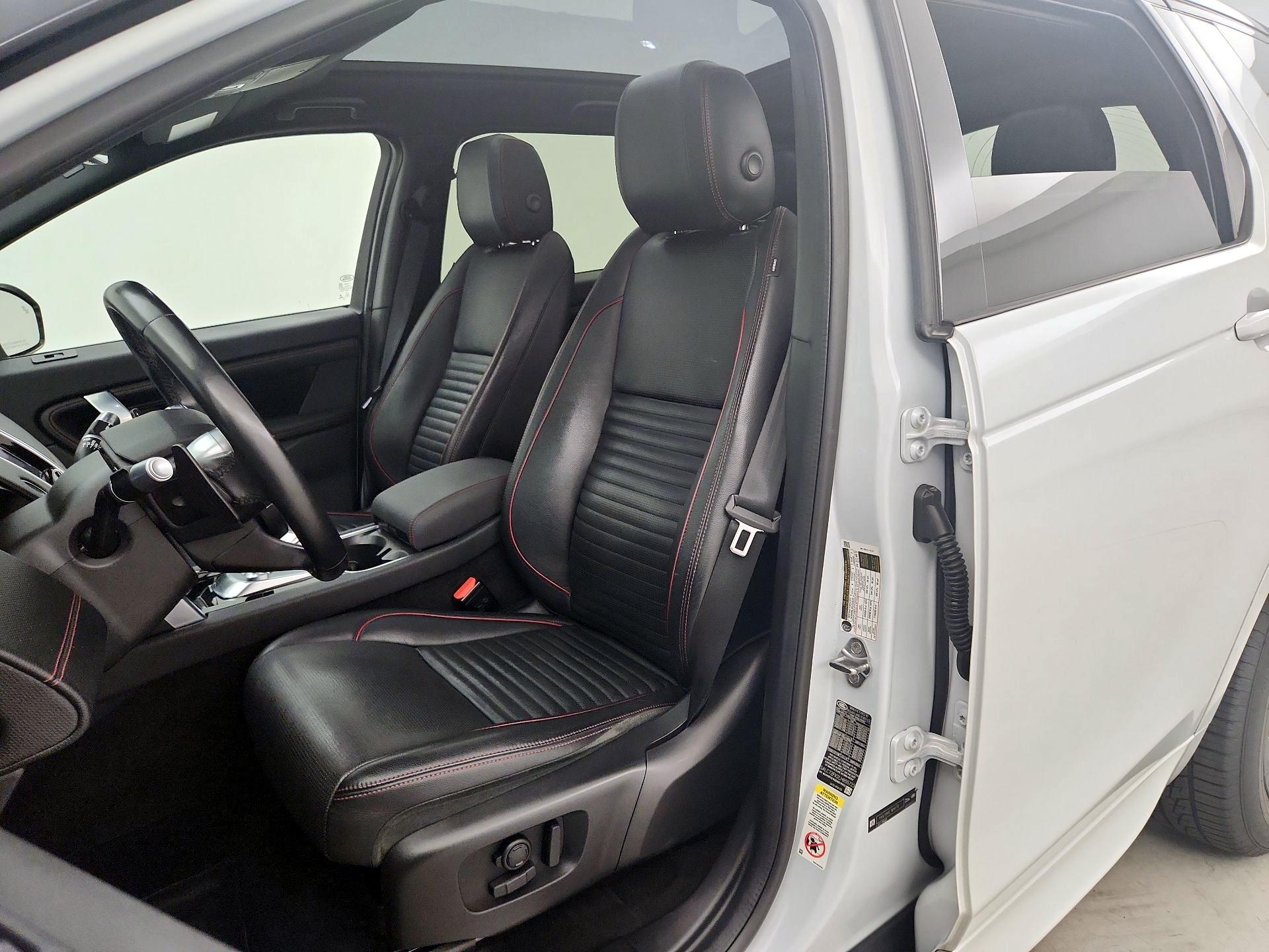 Thumbnail: 2020 Land Rover Discovery Sport - 11