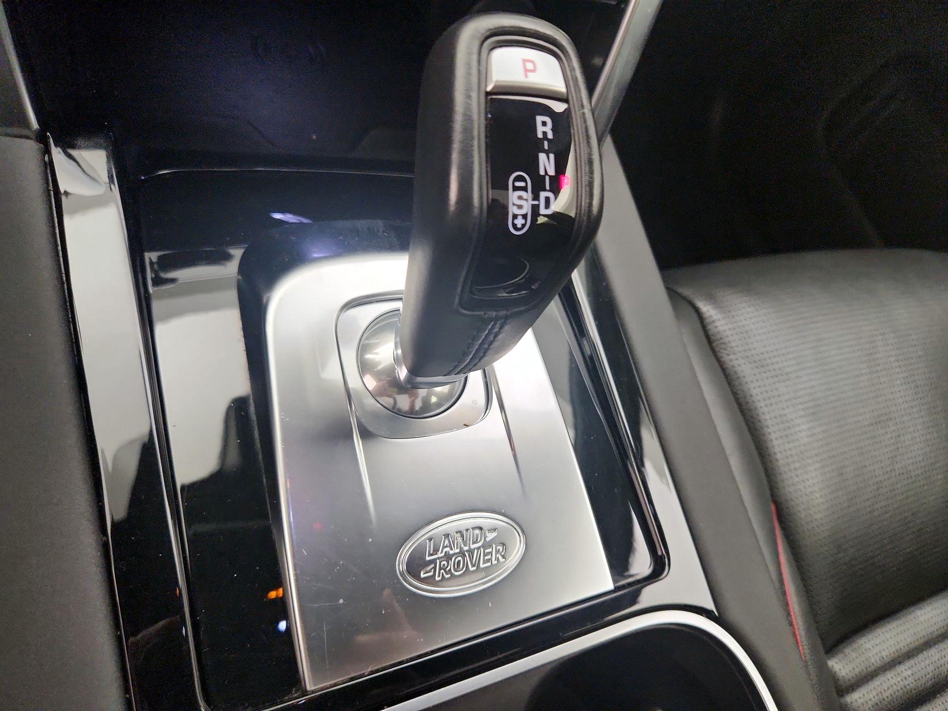Thumbnail: 2020 Land Rover Discovery Sport - 18