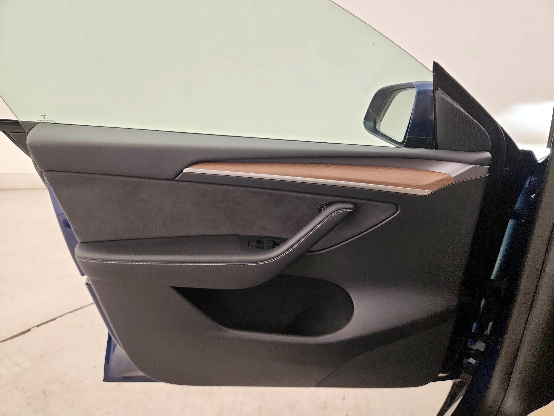 Thumbnail: 2023 Tesla Model Y - 12