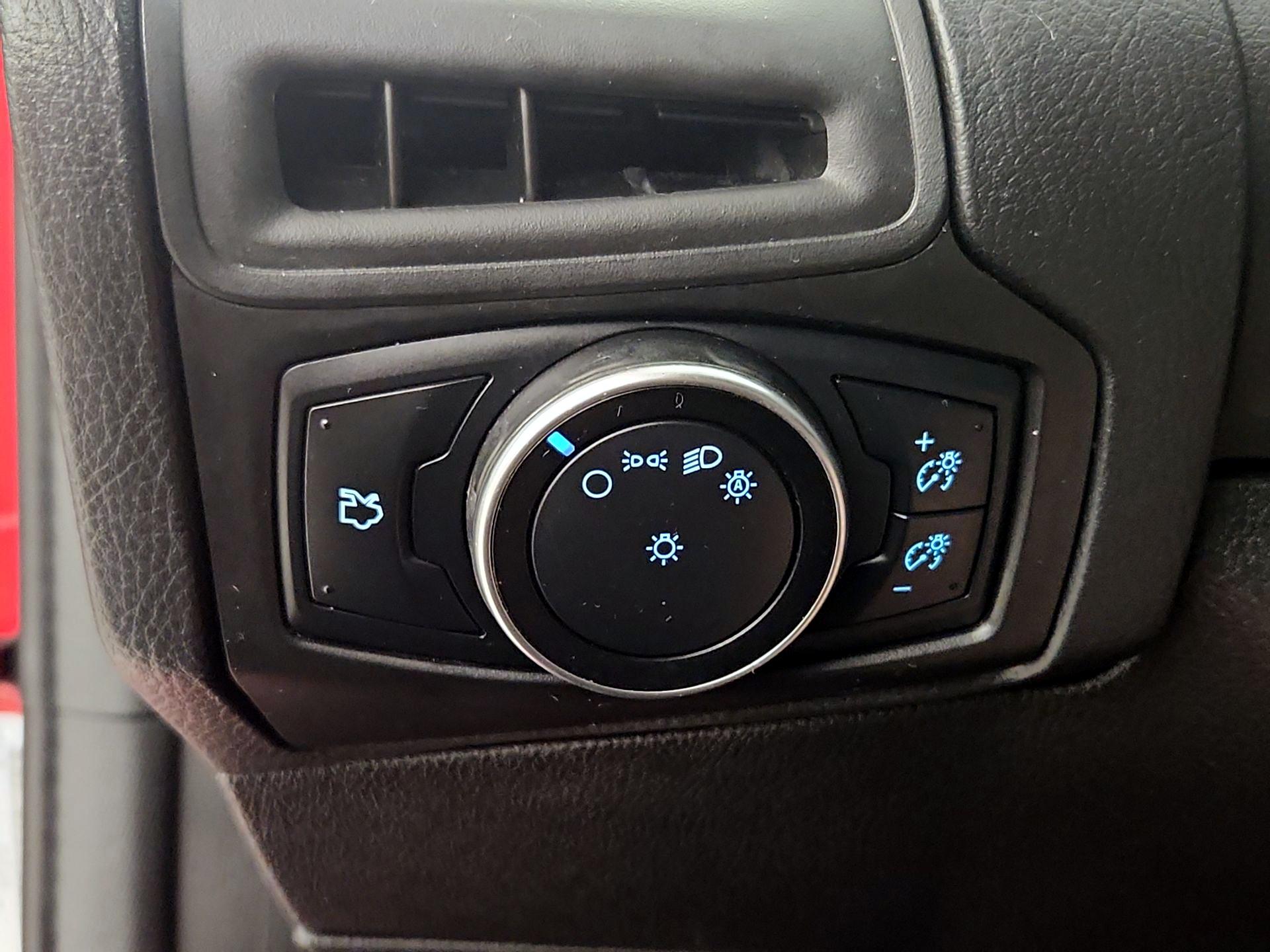 Thumbnail: 2016 Ford Focus - 13