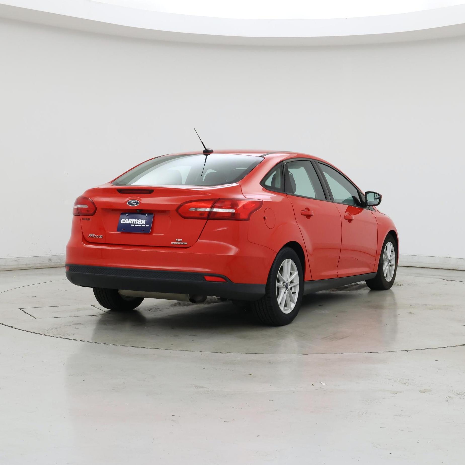 Thumbnail: 2016 Ford Focus - 8