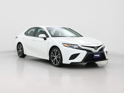 White 2018 Toyota Camry SE